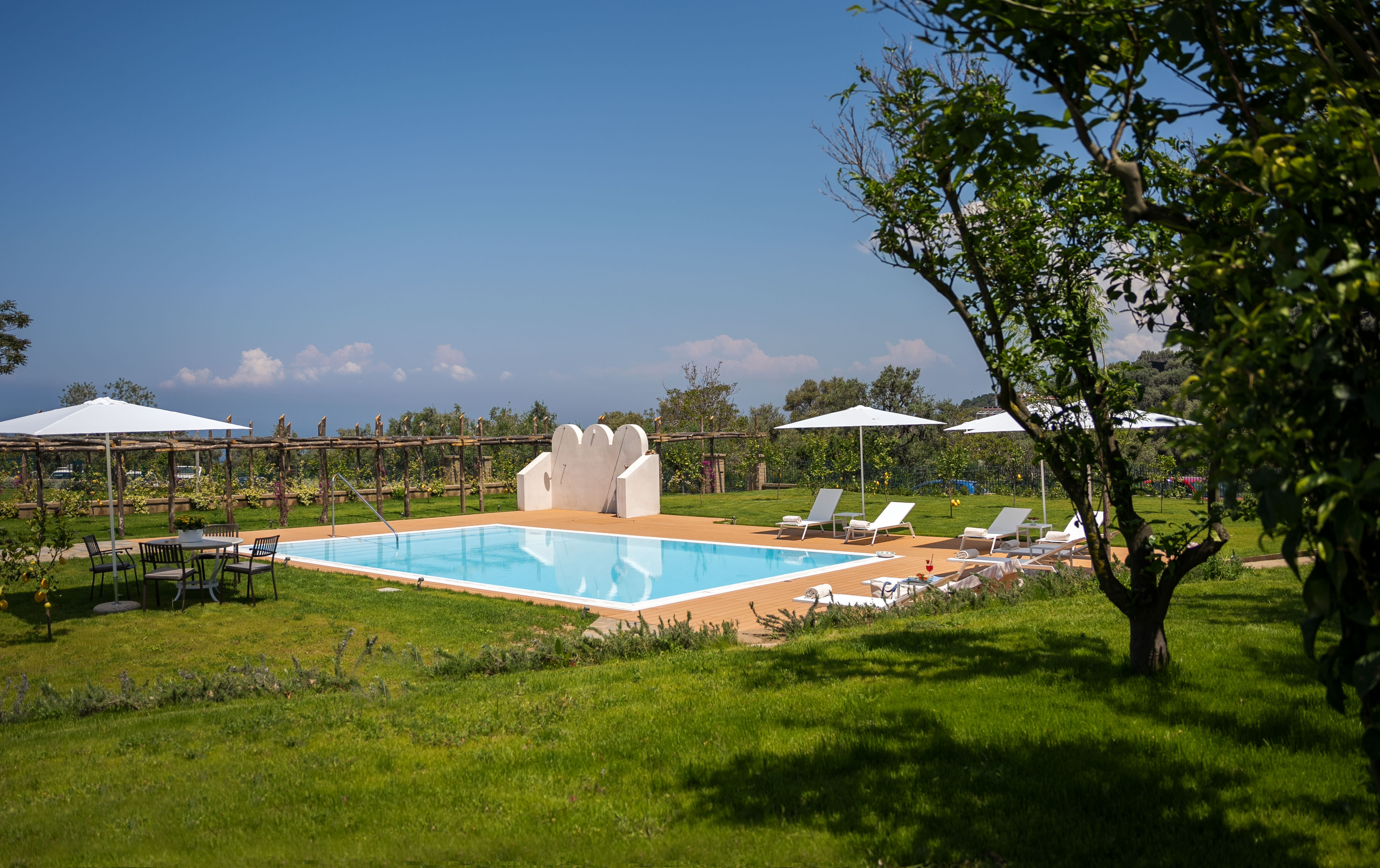 Palazzo Crepuscolo Arola Sorrento: Elegant 9-Bedroom Apartment with Sea View and Pool, Sorrento