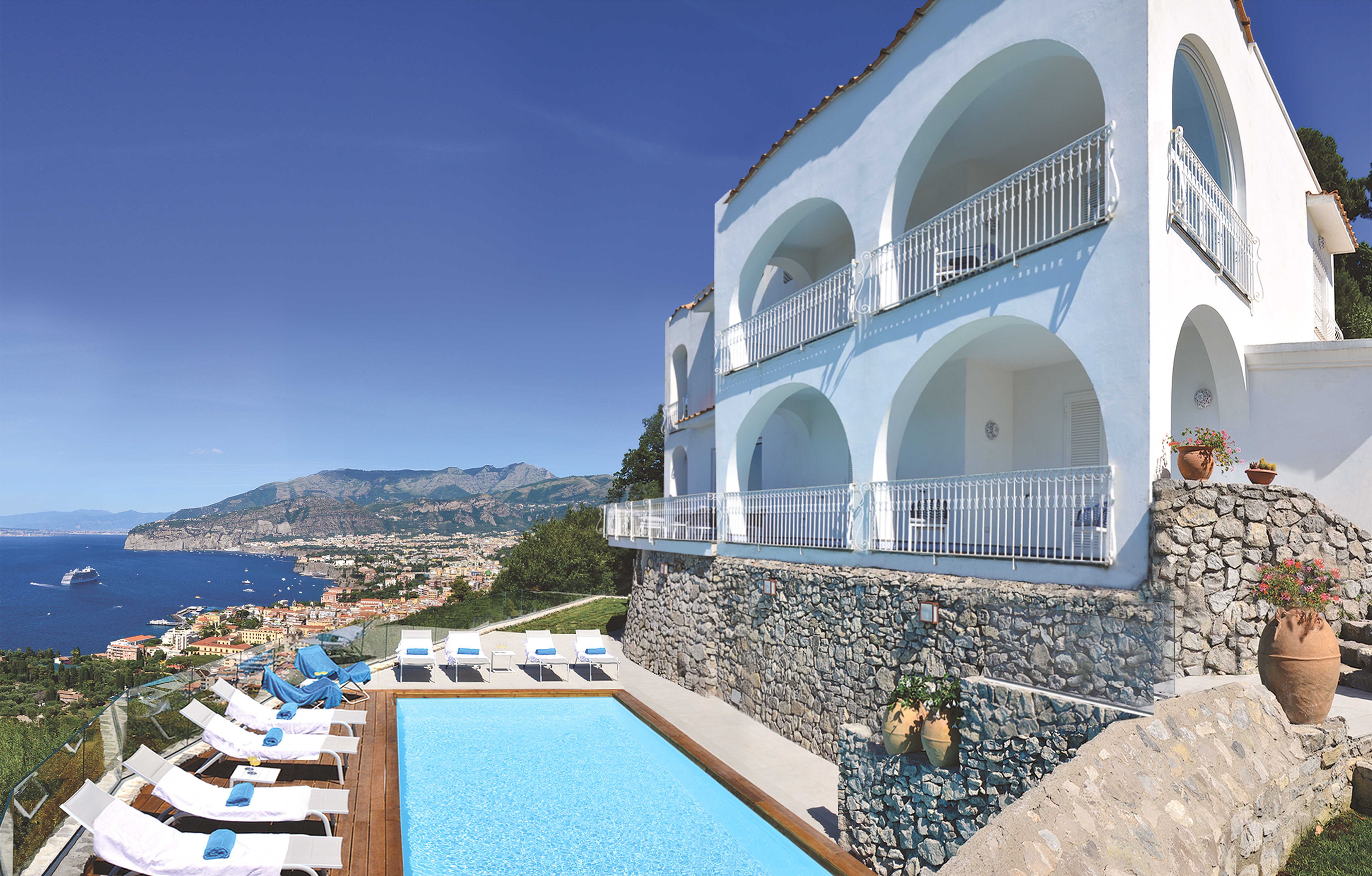 Palazzo Amaranto Puolo Sorrento: Luxury 6-Bedroom Apartment with Seaview and Pool, Sorrento