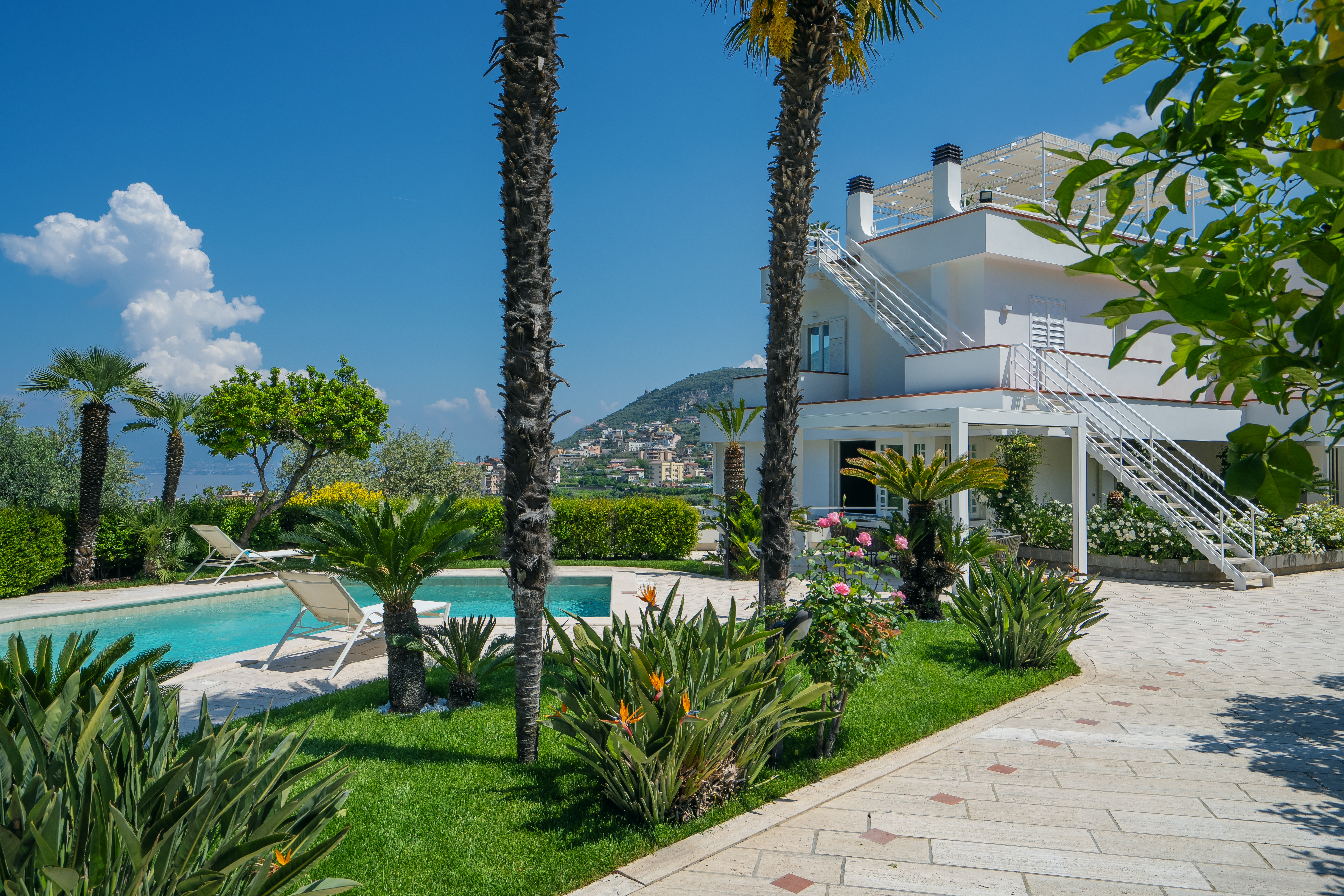 Villa Crepuscolo Capo Sorrento: Luxurious 4-Bedroom Apartment with Seaview and Pool, Sorrento