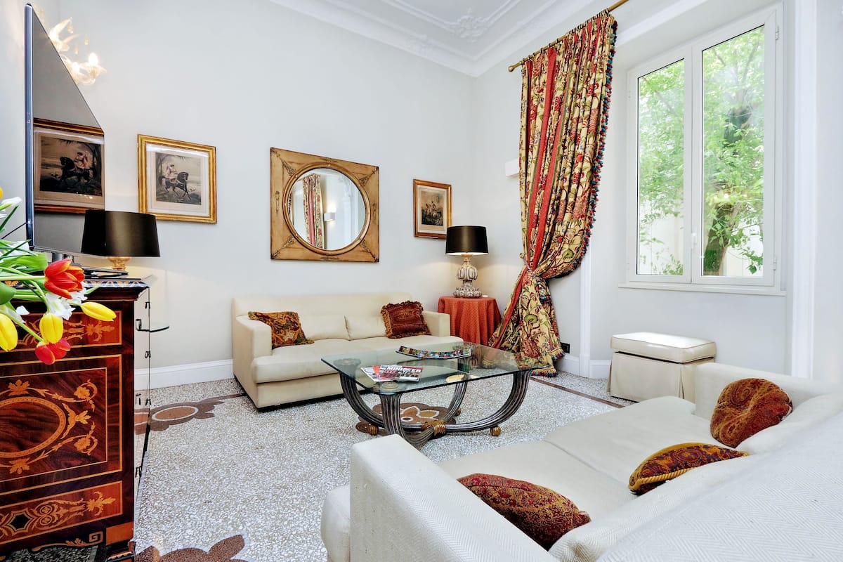 Villa Ceruleo Monte Prati: Elegant 5-Bedroom Luxury Apartment with Classical Interiors, Rome
