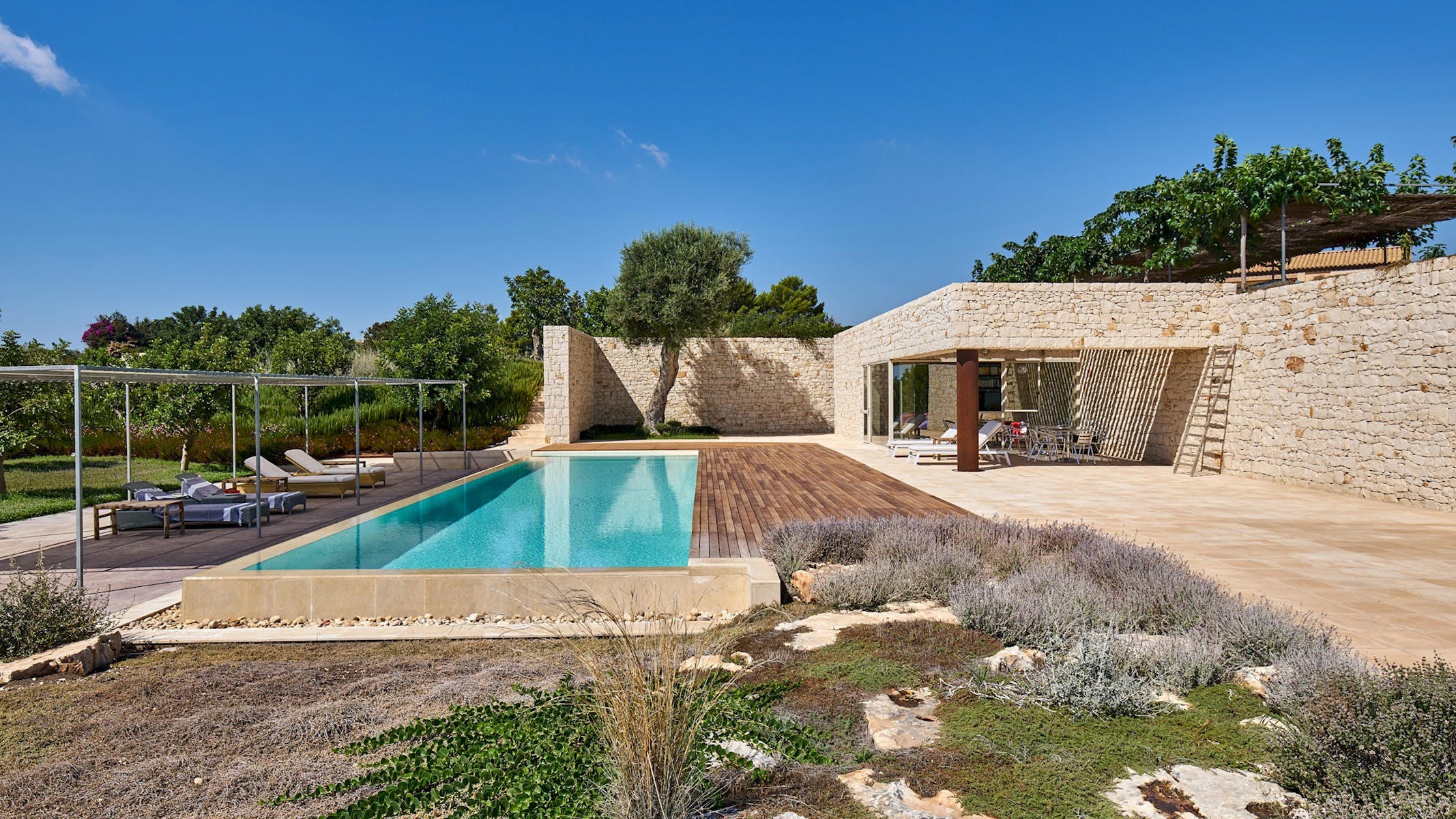 Villa Meridiana Vendicari Val di Noto: Luxury 5-Bedroom Apartment with Infinity Pool and Sea Views, Sicily