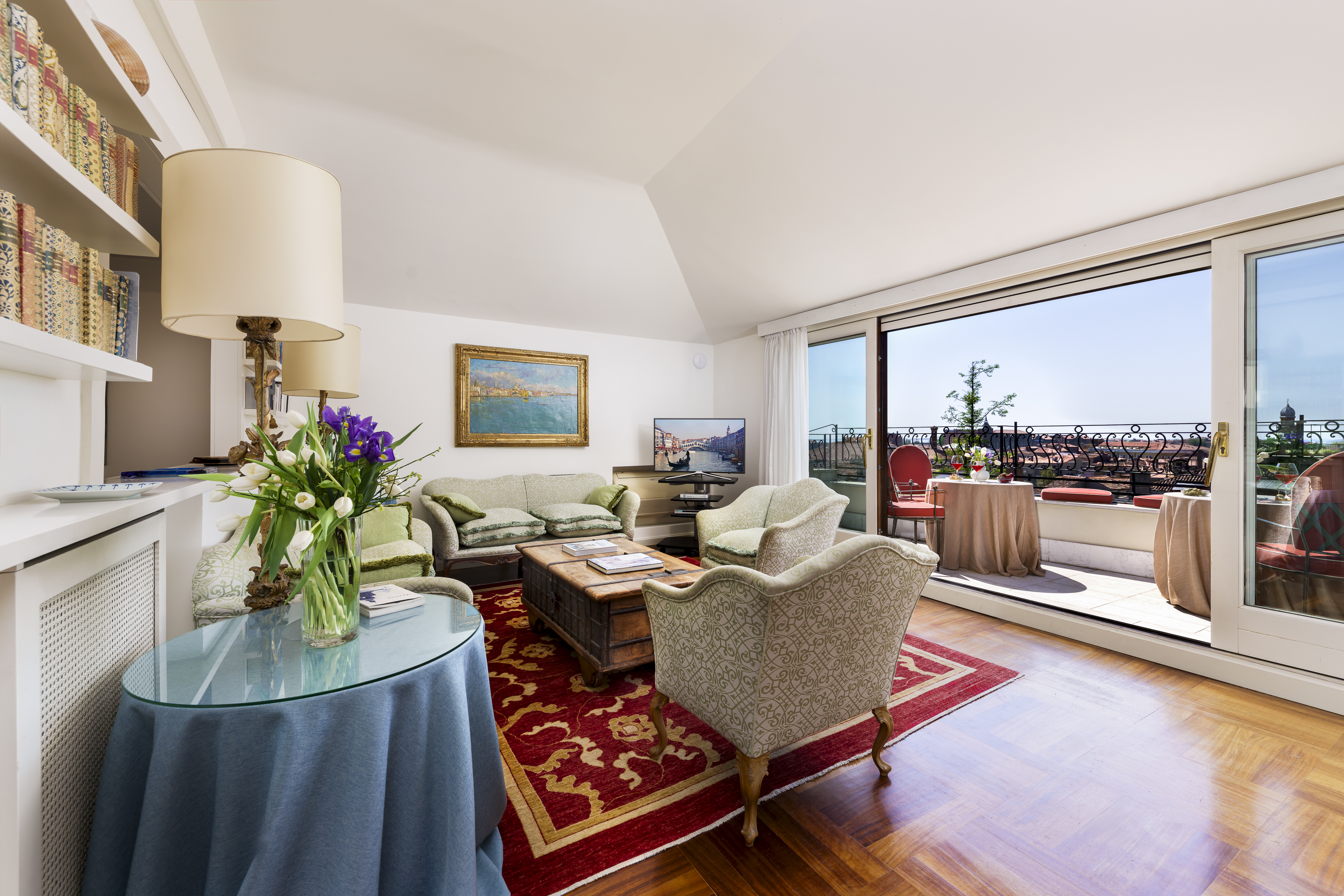 Villa Ceruleo San Barnaba Dorsoduro: Elegant 3-Bedroom Penthouse with Seaview, Dorsoduro Venice