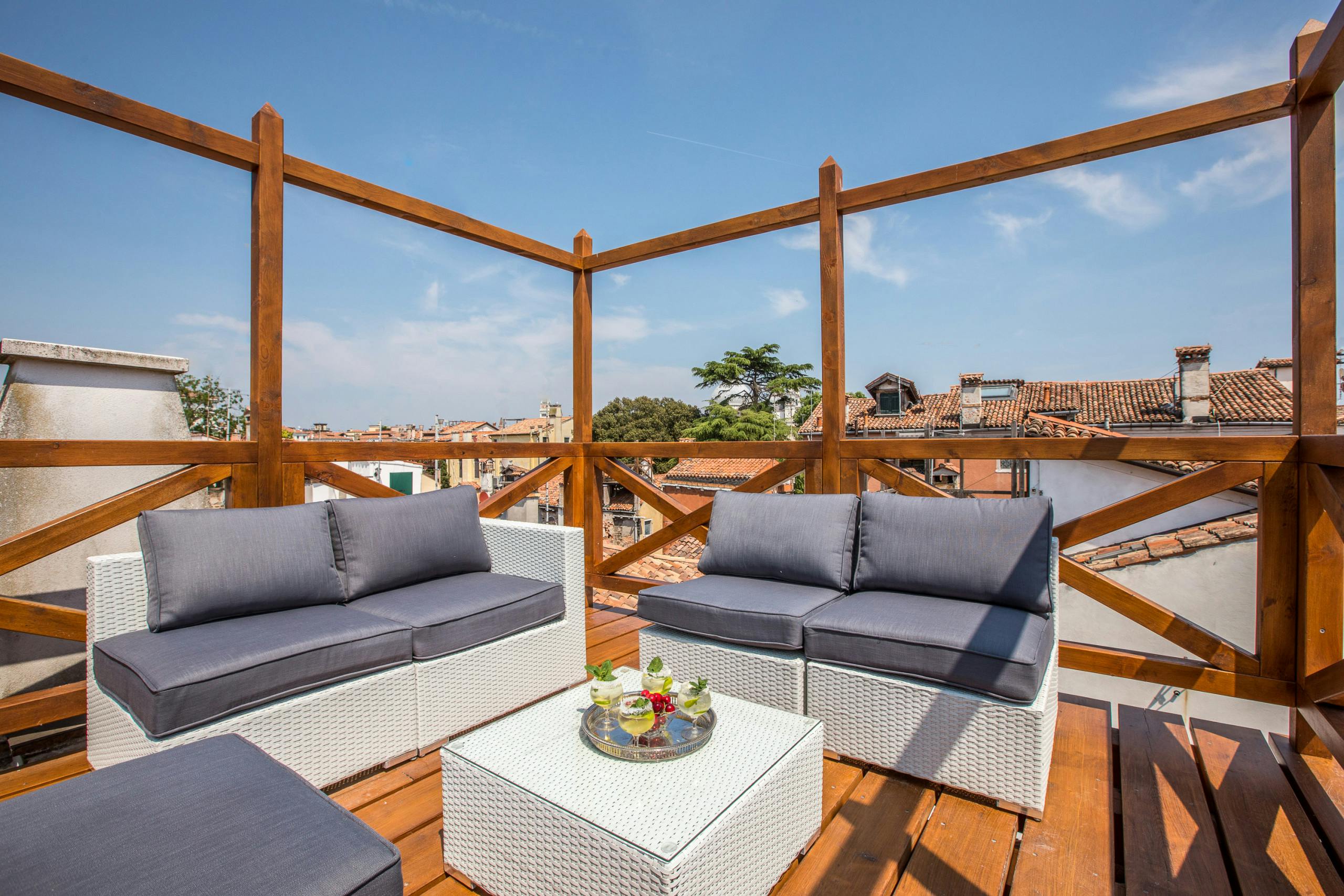 Villa Vermiglio Giudecca Dorsoduro: Luxury 3-Bedroom Apartment with Rooftop Terrace, Dorsoduro Venice