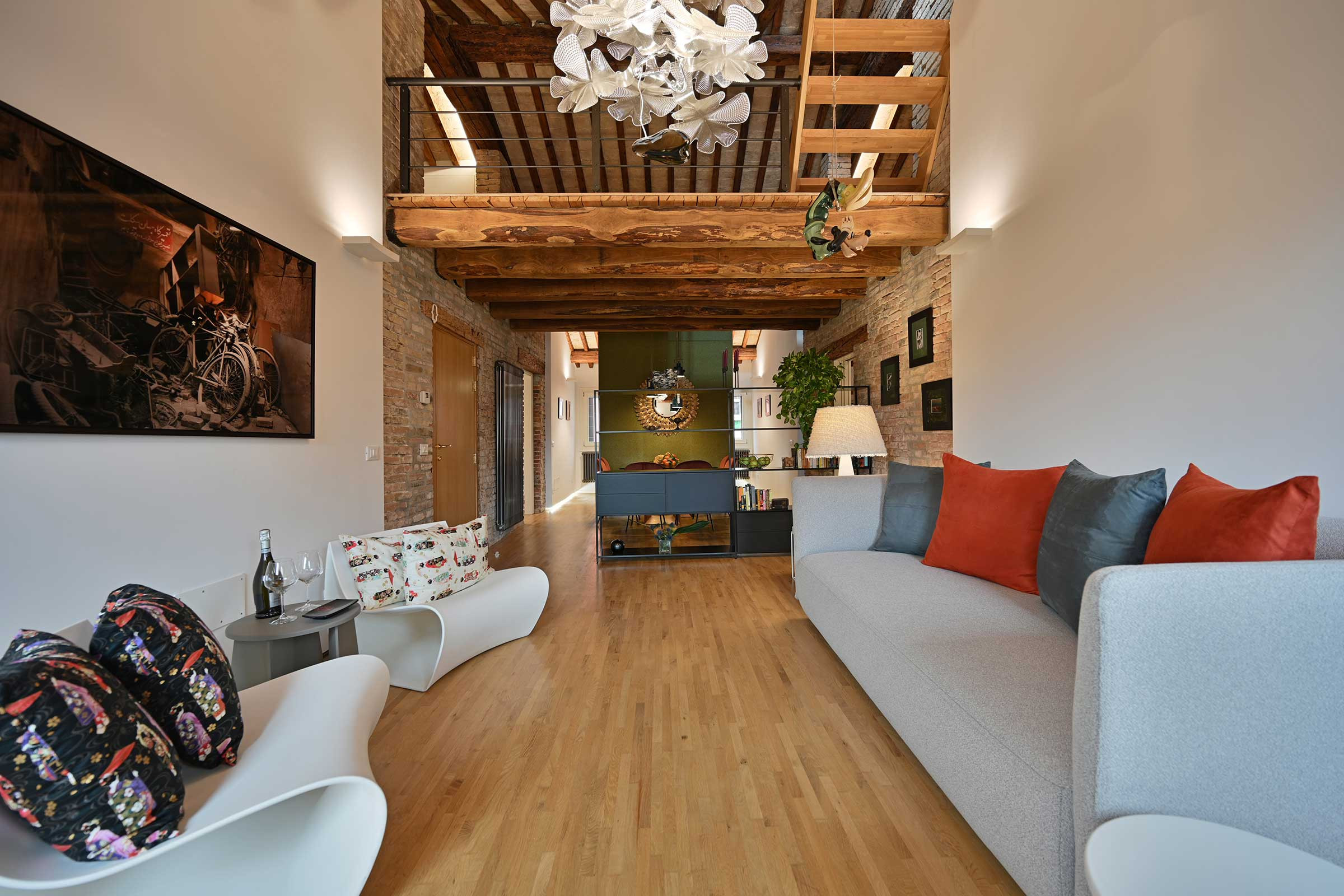 Villa Smeraldo Sant’Elena Dorsoduro: Stunning 3-Bedroom Luxury Penthouse with Canal Views, Venice