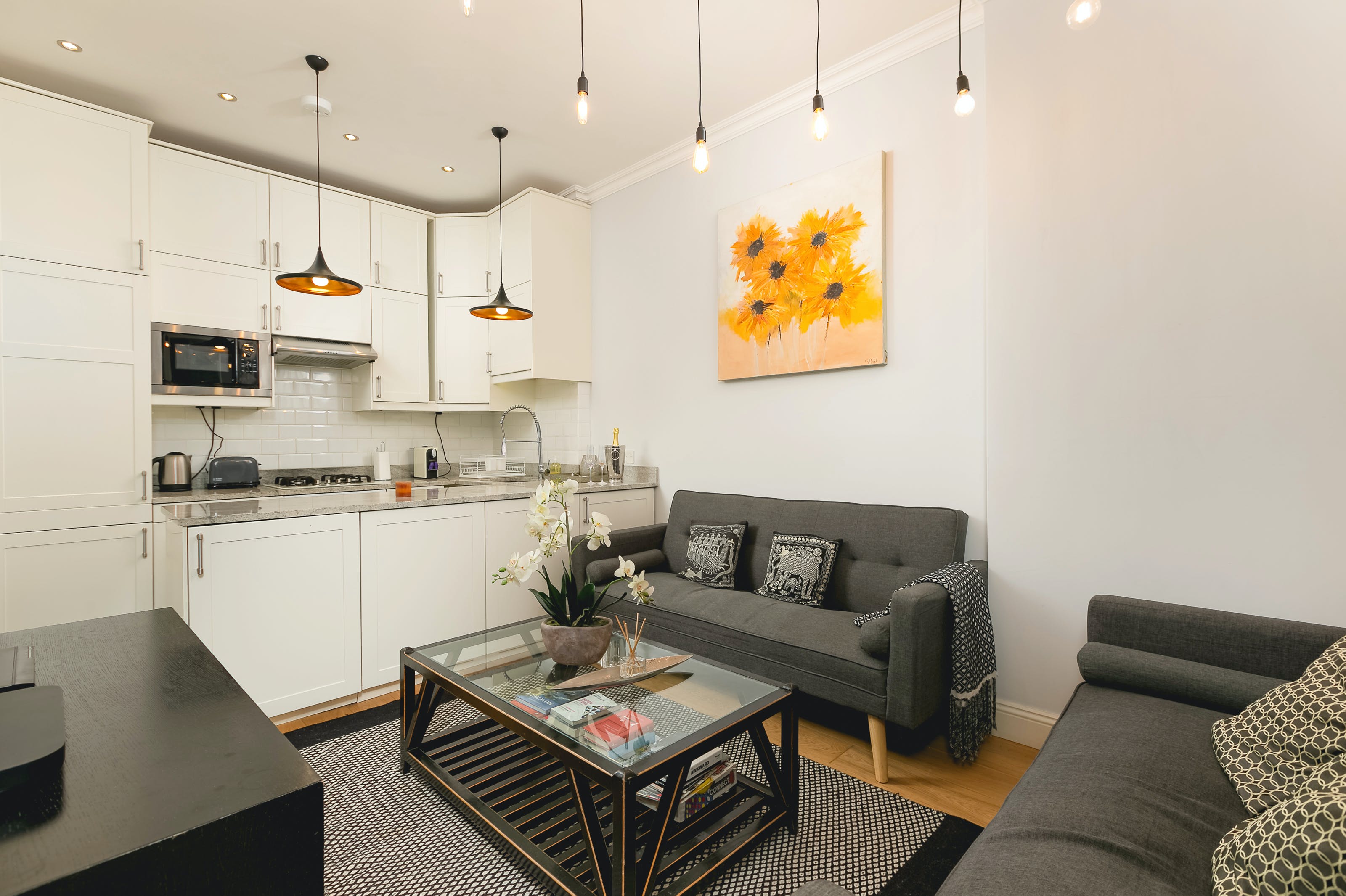 Penthouse Ladbroke Nottinghill: Stylish 3-Bedroom Penthouse Rental with Family Features, Notting Hill