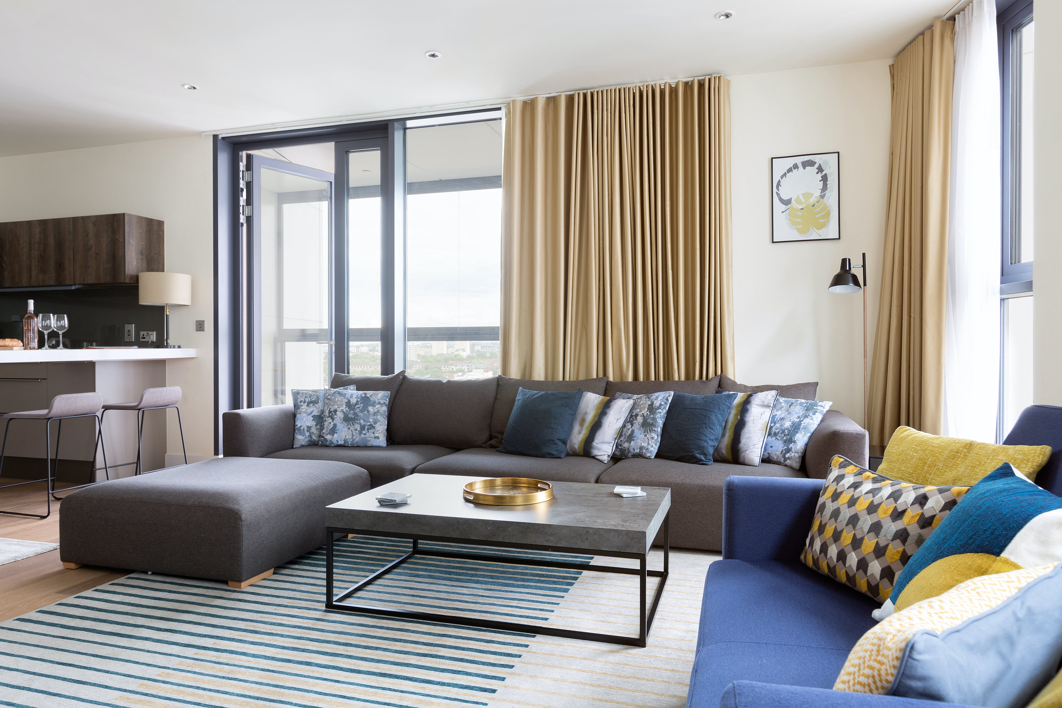 Penthouse Seagrass Nine Elms: Stylish 2-Bedroom Penthouse Rental with Balcony Views in Nine Elms, London
