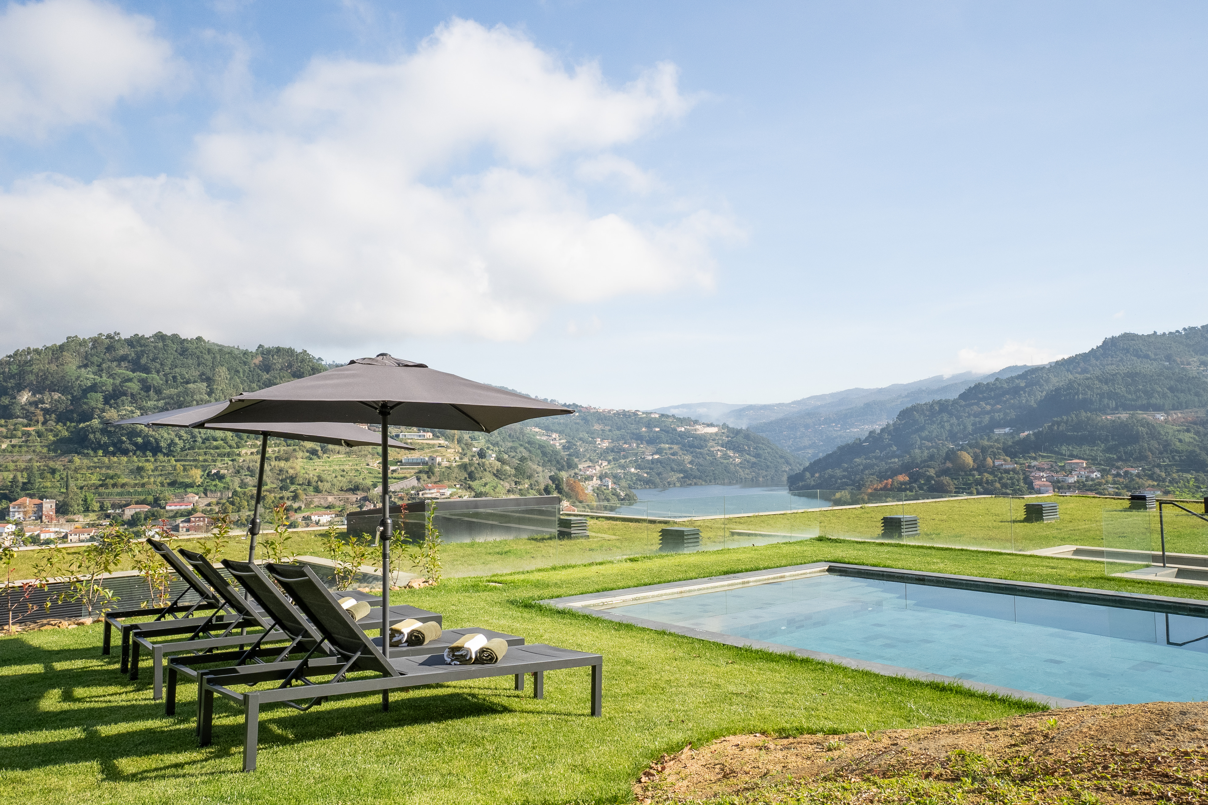 Villa Safira Bigorne Portugal: Luxury 5-Bedroom Villa with Pool and Hot Tub, Tâmega e Sousa