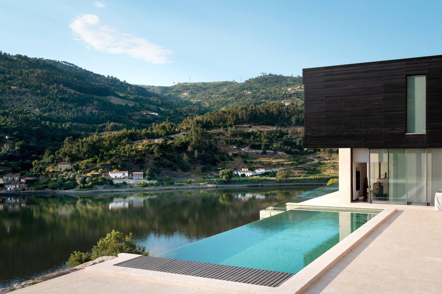 Quinta Alvão Tâmega: Stylish 3-Bedroom Apartment with Infinity Pool, Tâmega e Sousa