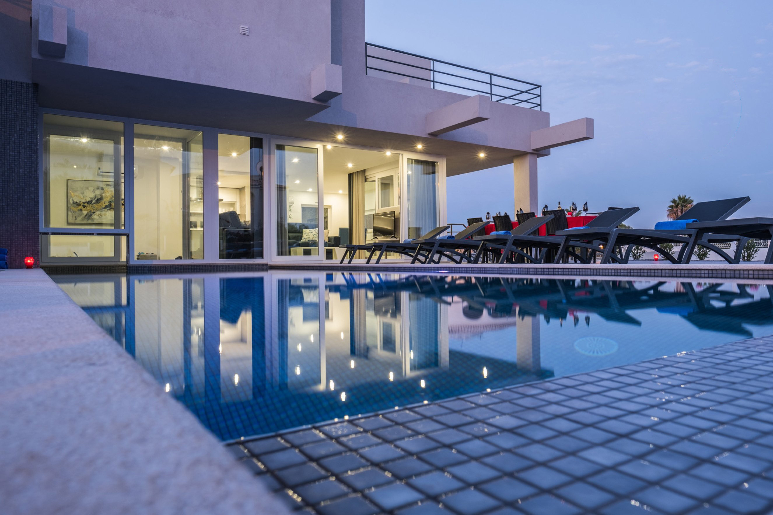 Quinta Amendoeira Guia: Luxurious 6-Bedroom Villa with Pool and Sea Views, Algarve