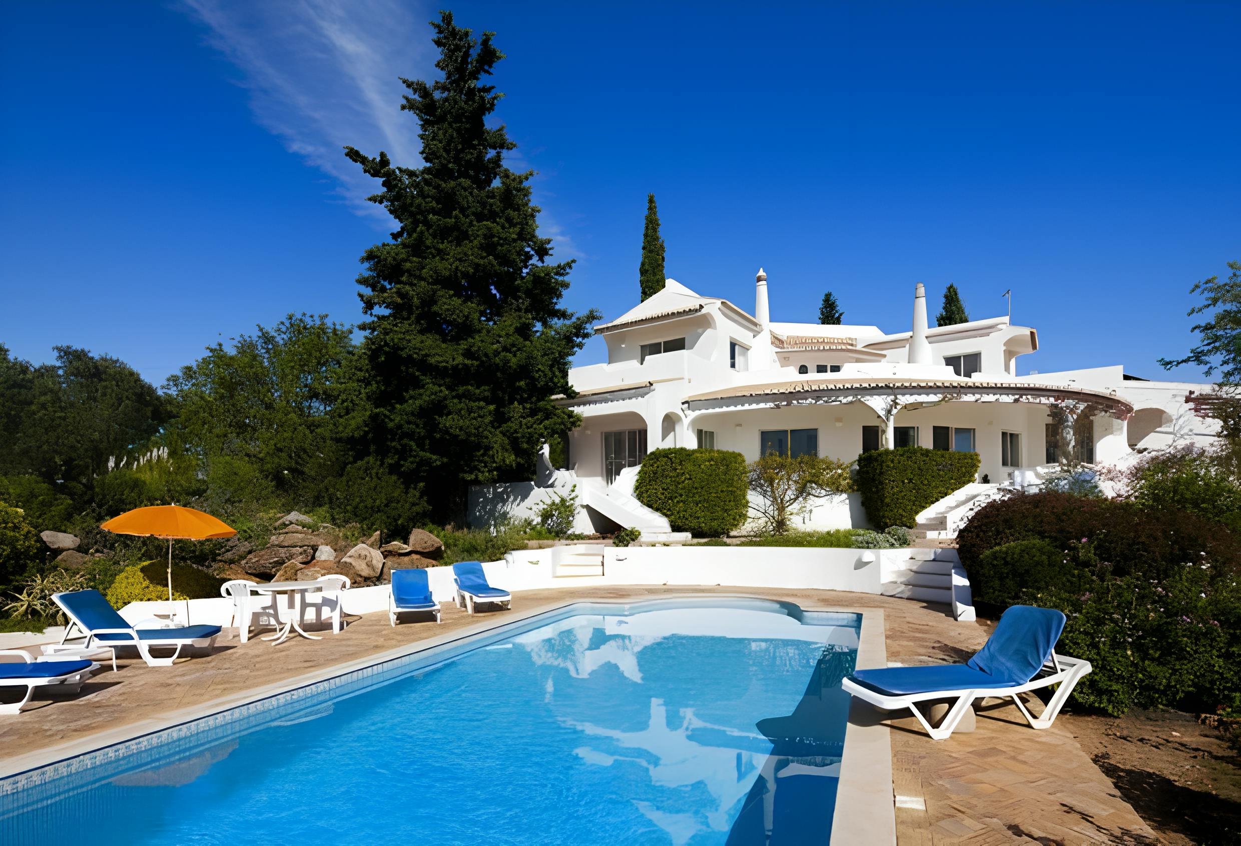 Villa Nortada Barão Guia: Luxury 4-Bedroom Villa with Private Pool and Seaview in Guia