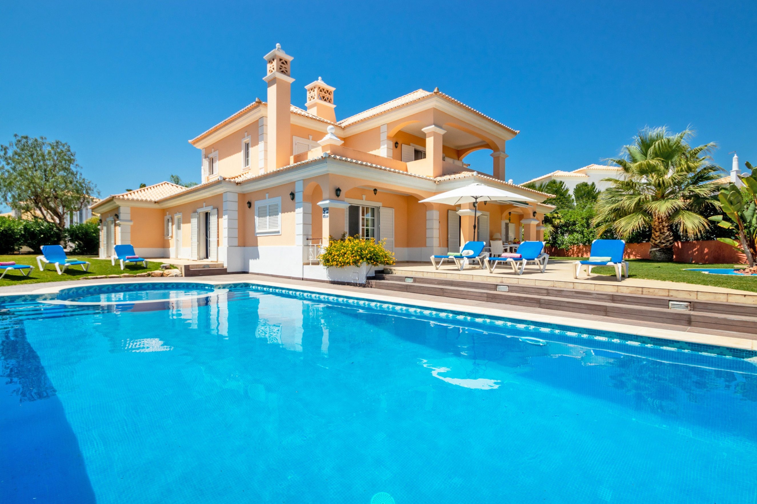 Villa Safira Fonte Benessa Quarteira: Luxury 5-Bedroom Apartment with Pool and Seaviews, Algarve