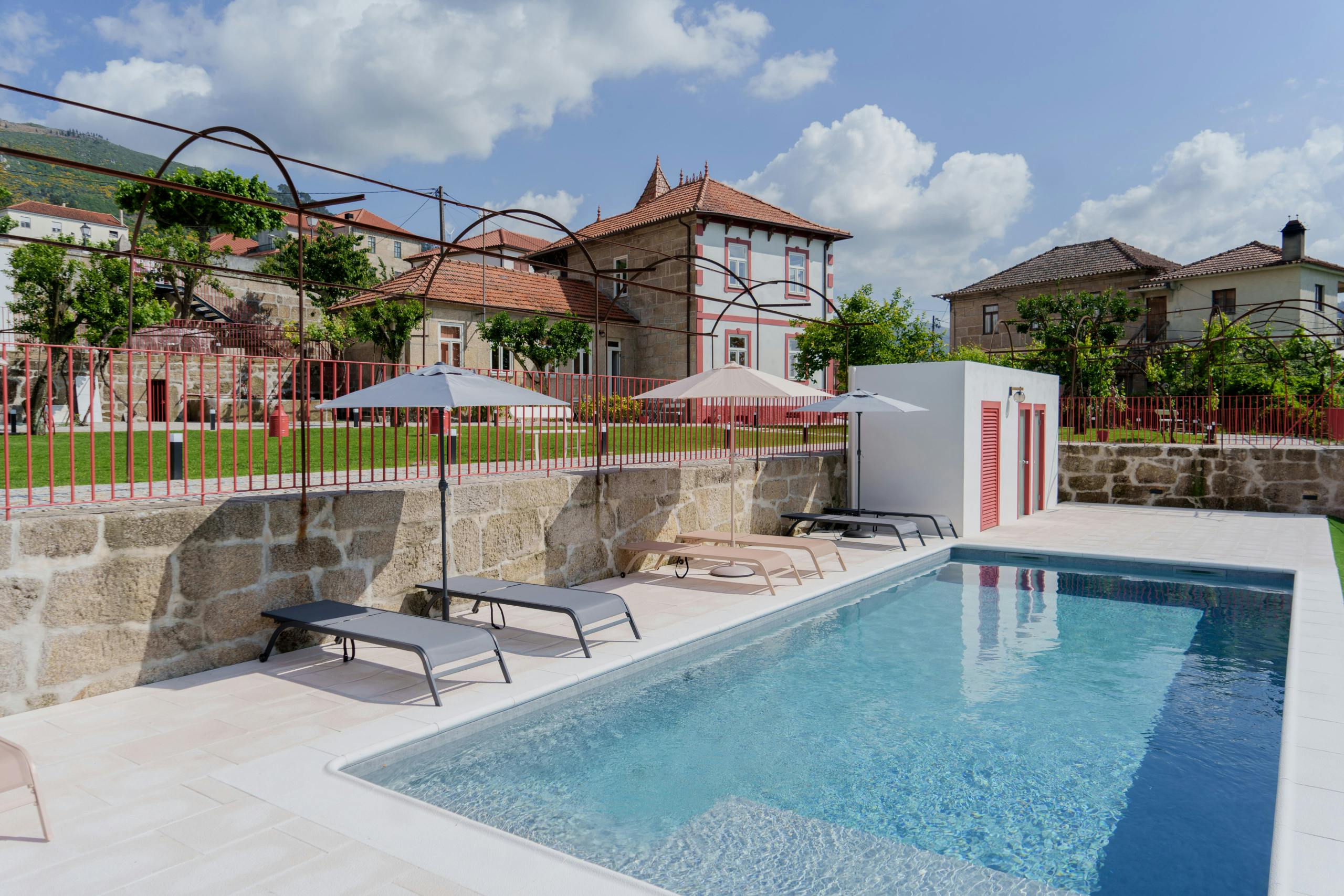 Quinta Sobreira Bonfim: Luxury 4-Bedroom Villa with Private Pool in Bonfim, Tâmega e Sousa
