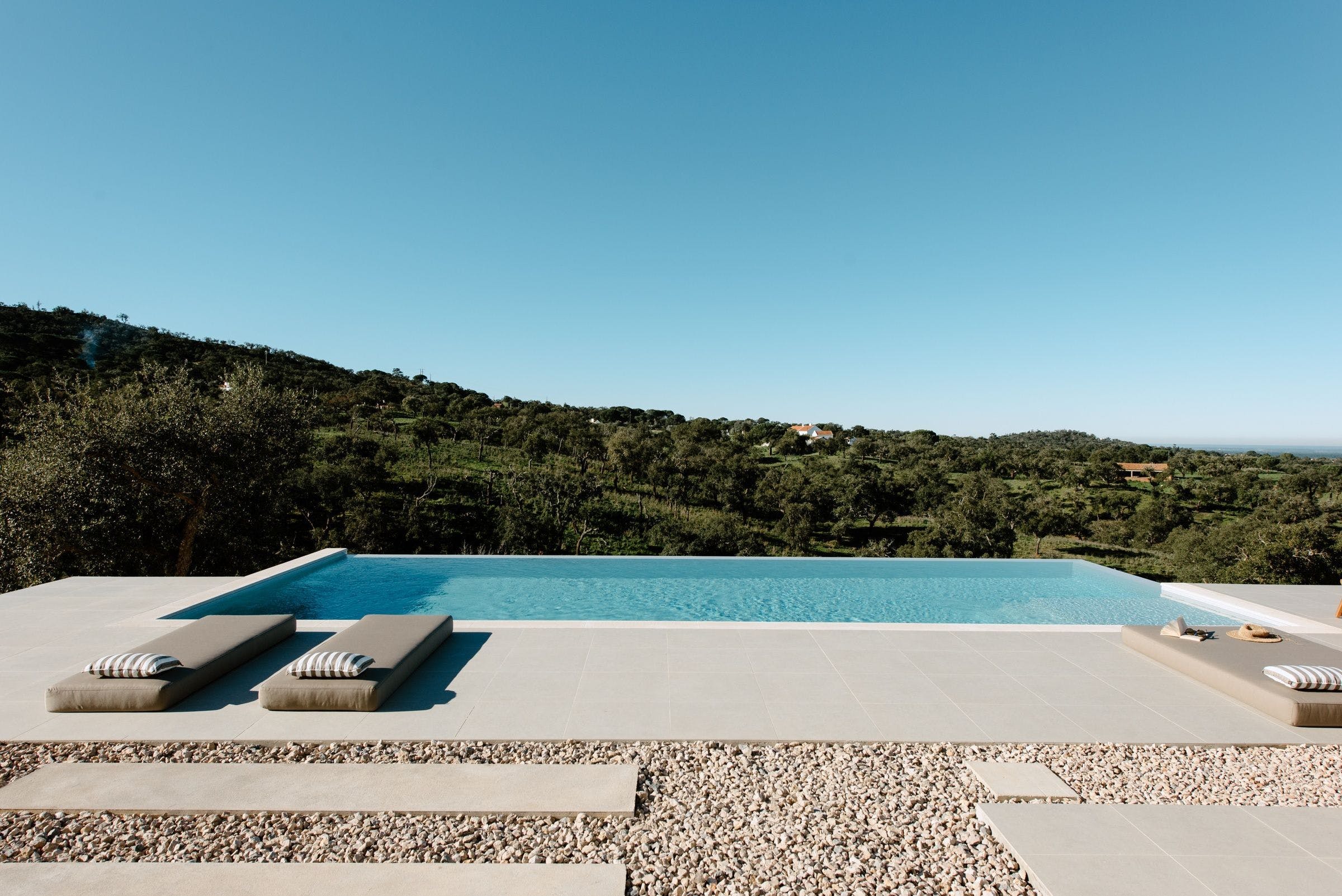 Villa Poente Meco Portugal: Luxury 4-Bedroom Villa with Pool and Beach Access, Alentejo Litoral