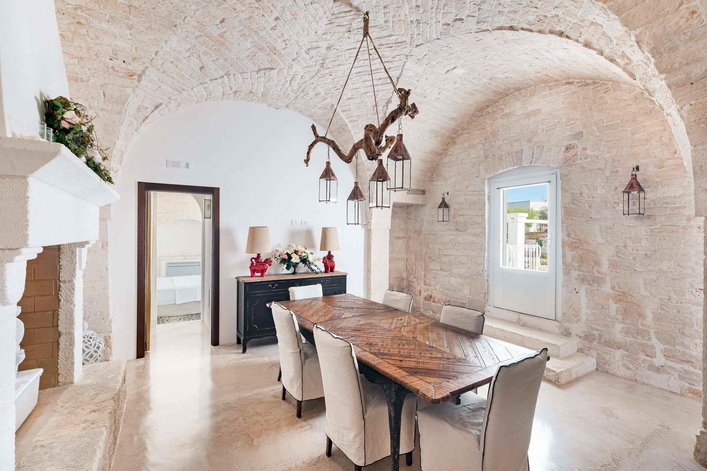 Trullo Bosco Martina: Charming 5-Bedroom Apartment with Pool, Martina Franca