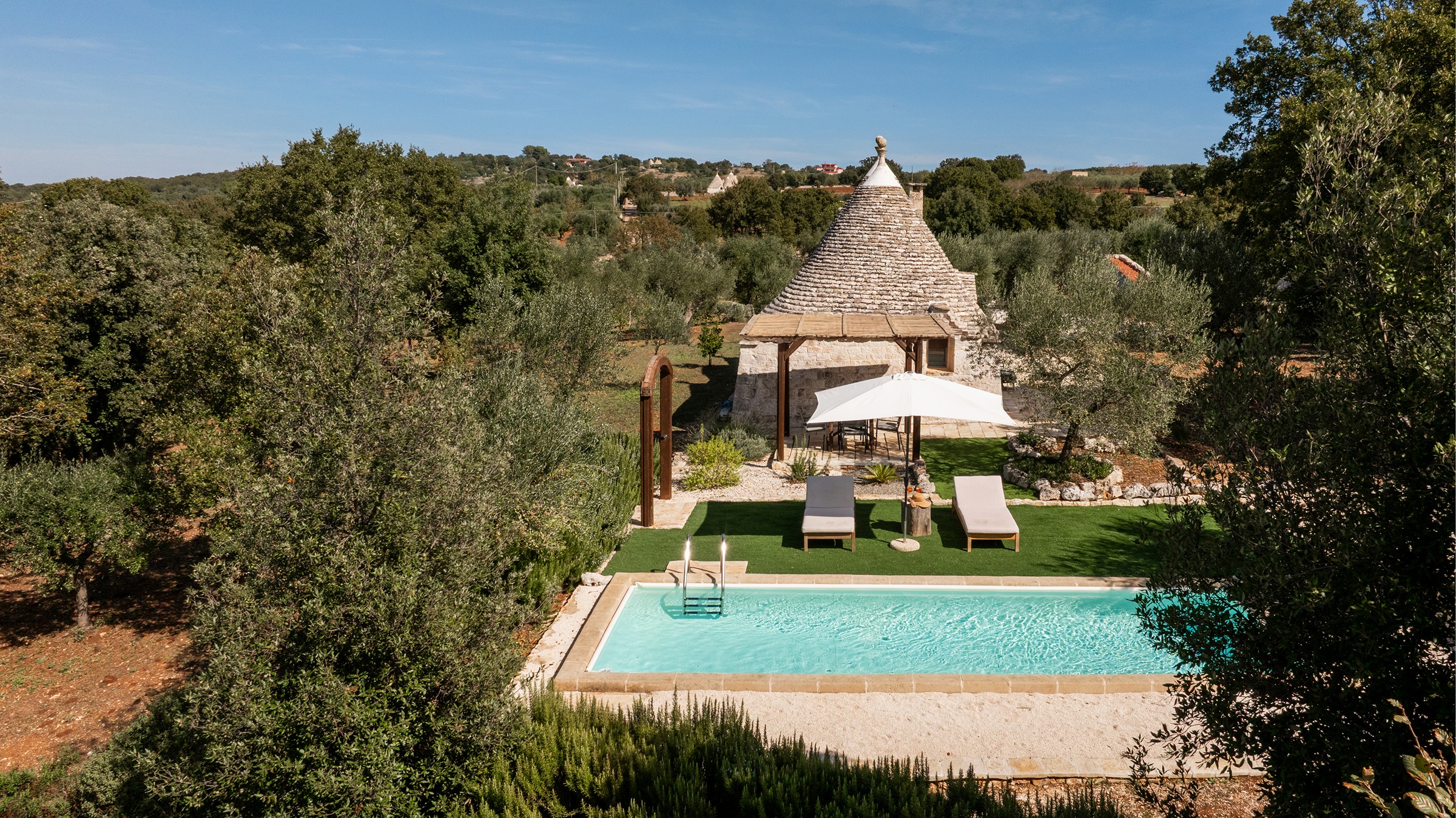 Villa Ceruleo Locorotondo Puglia: Charming 1-Bedroom Trullo with Pool, Alberobello
