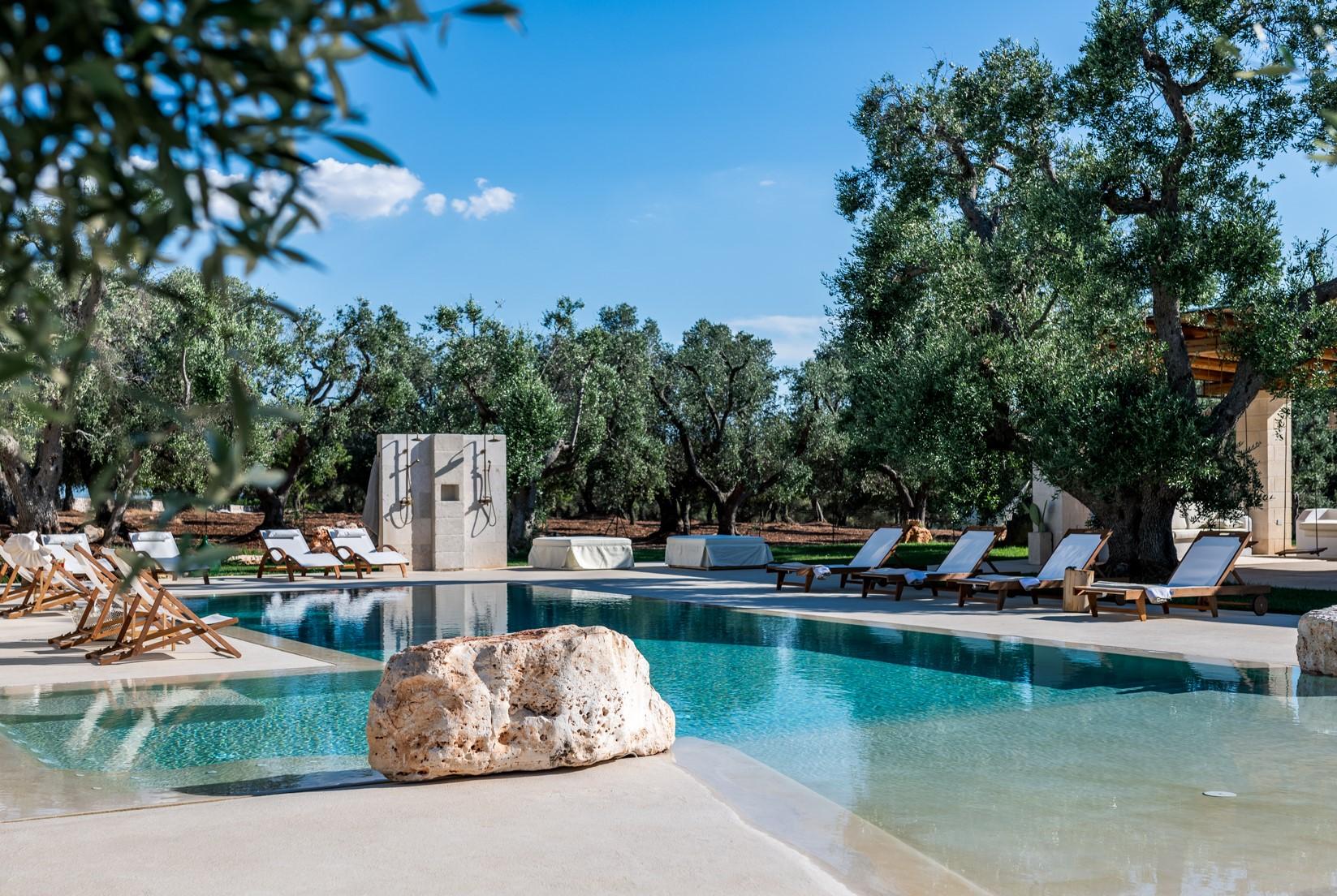 Villa Ceruleo Monticelli Ostuni: Luxury 6-Bedroom Apartment with Pool and Hot Tub, Ostuni