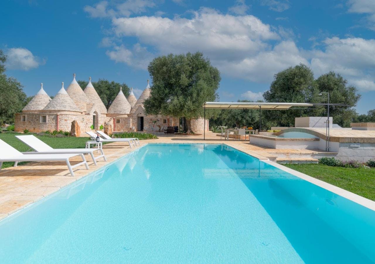 Villa Levante Monacelle Ostuni: Luxury 4-Bedroom Apartment with Pool and Hot Tub, Ostuni