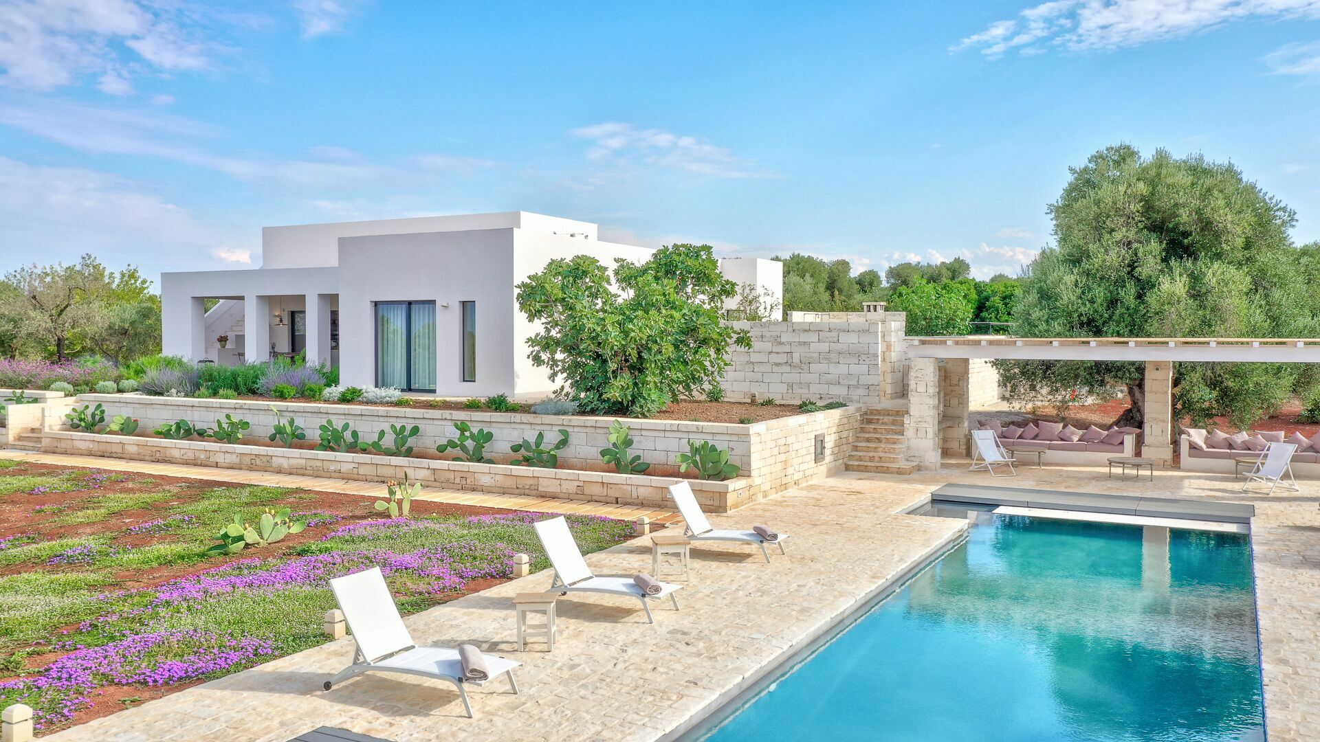 Villa Gloaming Pilone Ostuni: Luxury 6-Bedroom Apartment with Seaview and Pool, Ostuni