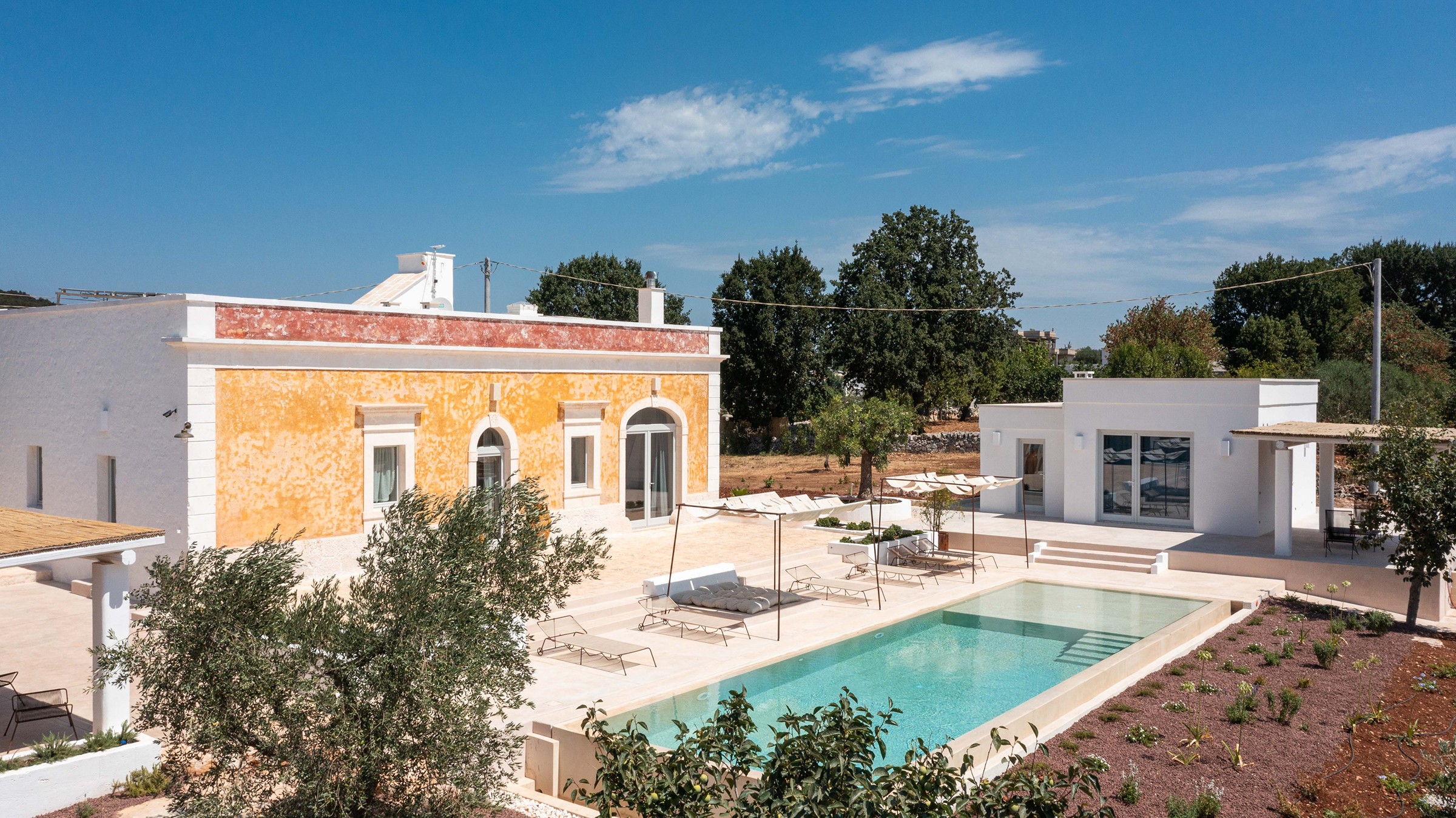 Villa Smeraldo Cisternino Martina Franca: Luxury 5-Bedroom Apartment with Infinity Pool, Martina Franca