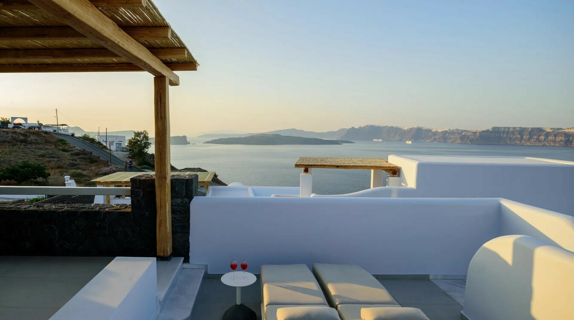 Villa Akrotiri Santorini: 4-Bedroom Luxury Villa with Pool and Sea Views, Santorini