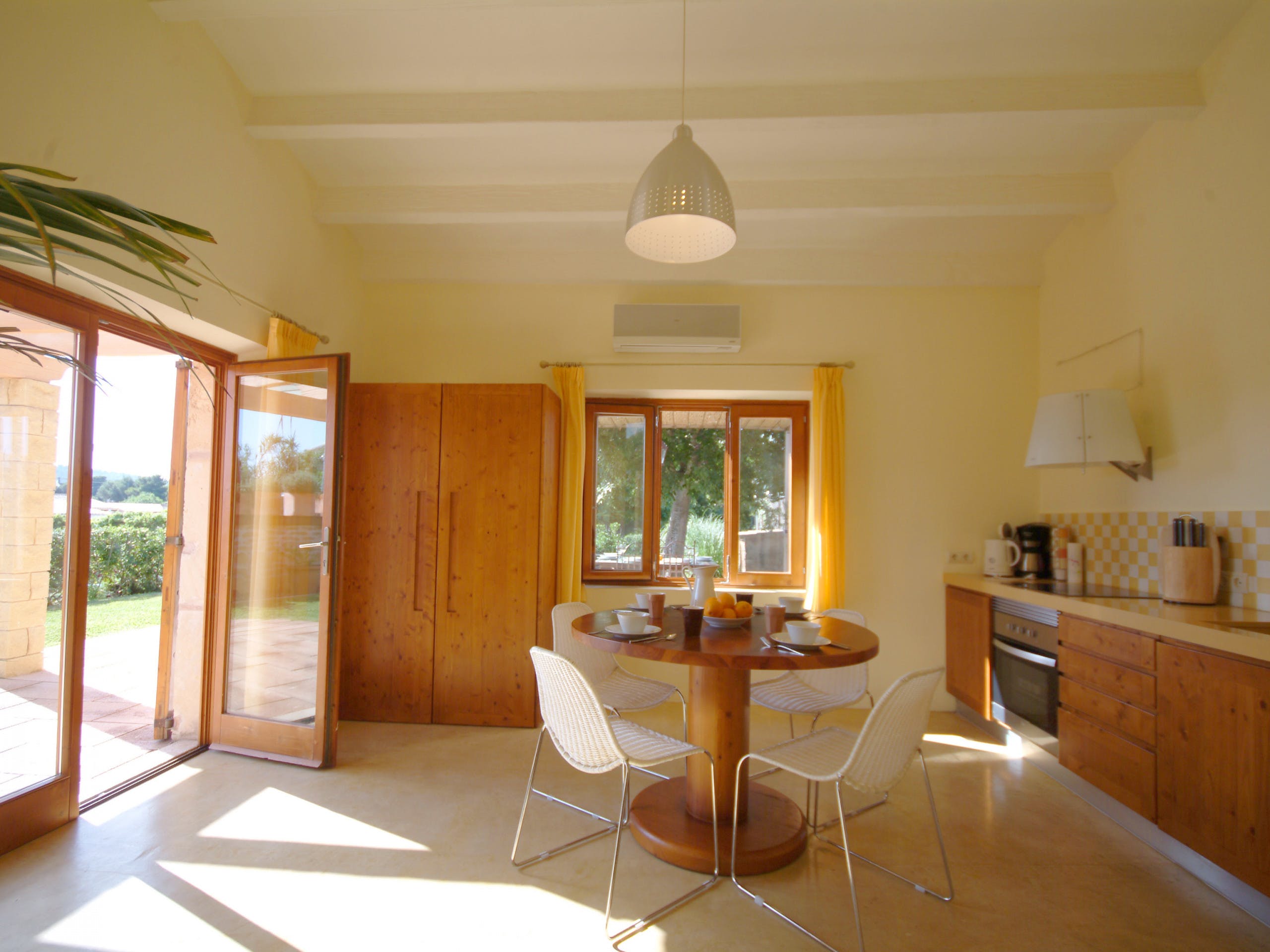 Villa Solano Cortals Alcudia: Charming 3-Bedroom Apartment with Private Pool and Sea Views, Alcudia Mallorca