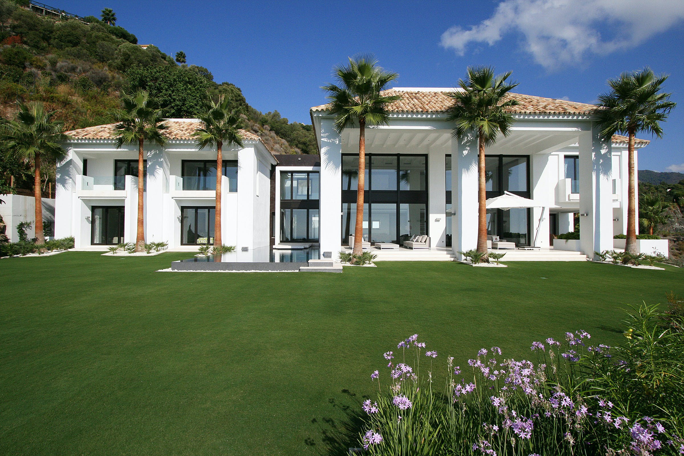 Villa Dorado Guadalmina San Pedro de Alcántara: Luxury 5-Bedroom Villa with Pool and Seaview, San Pedro de Alcántara