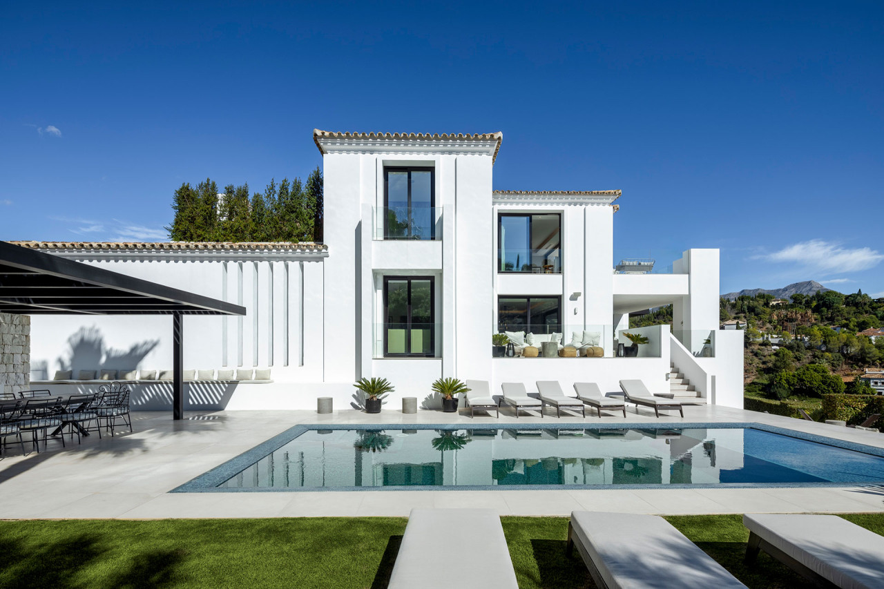 Villa Garbí Guadalmansa San Pedro de Alcántara: Luxury 5-Bedroom Villa with Seaview, San Pedro de Alcántara