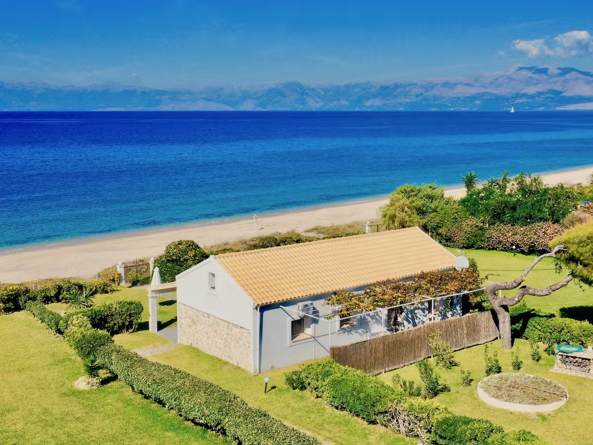 Villa Almyros Acharavi: Modern 2-Bedroom Apartment Rental with Seaview and Beachfront in Acharavi