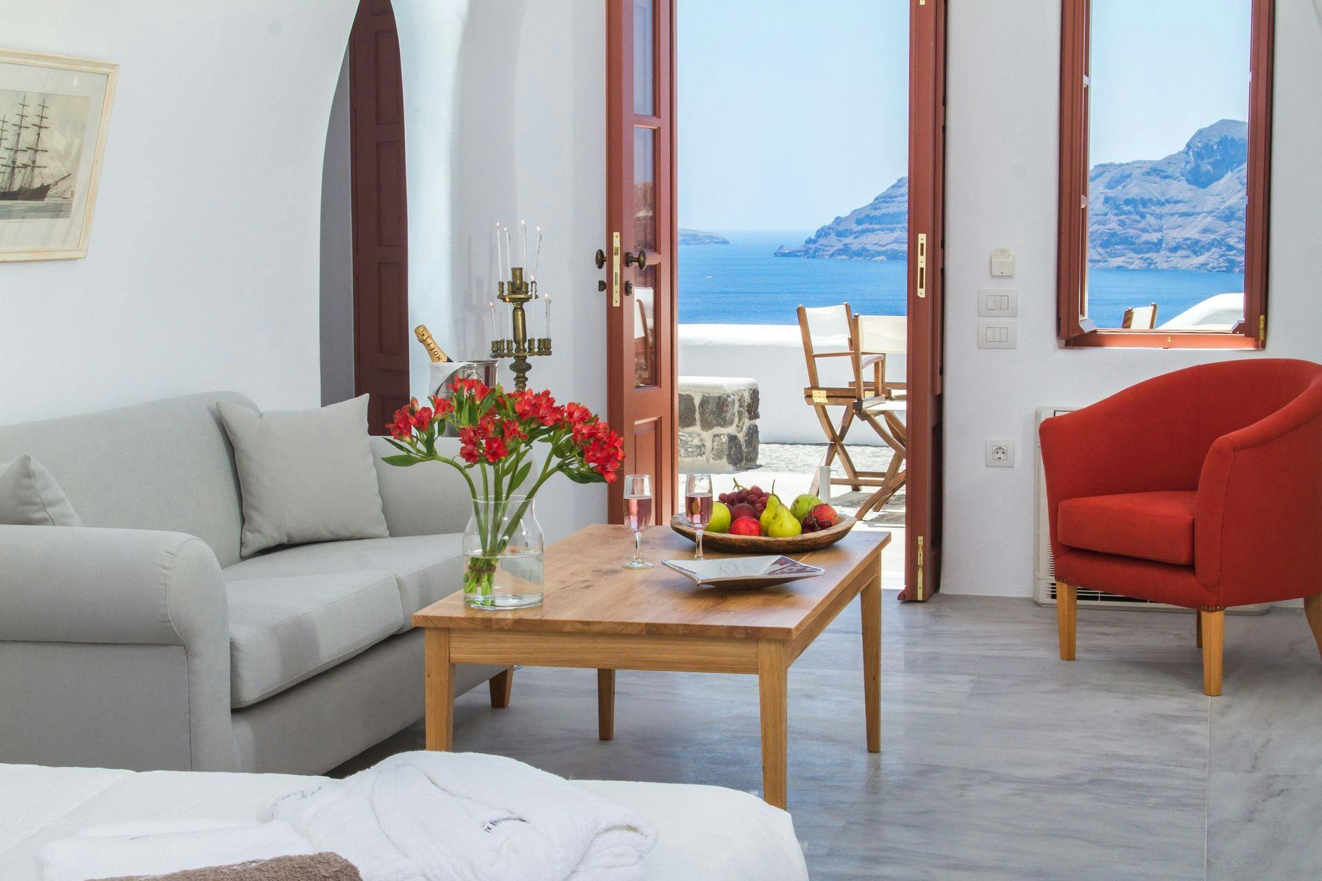 Villa Lysias Finikia Santorini: Luxury 1-Bedroom Apartment with Hot Tub and Sea View, Santorini