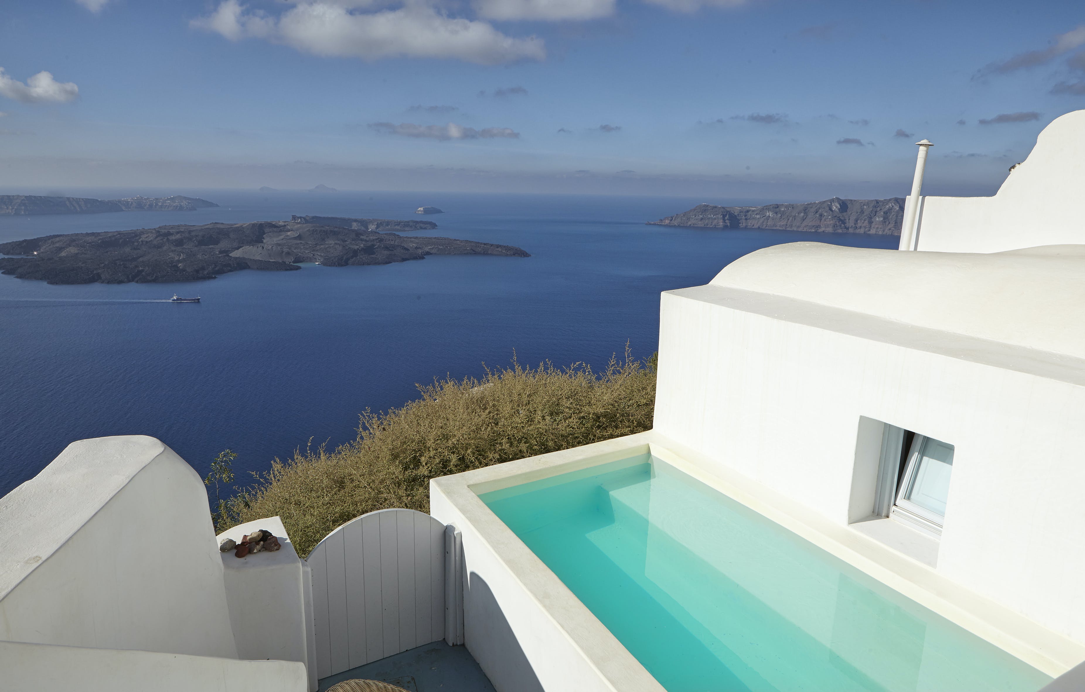 Villa Kyanos Pyrgos Santorini: Luxury 4-Bedroom Apartment with Hot Tub and Sea Views, Santorini