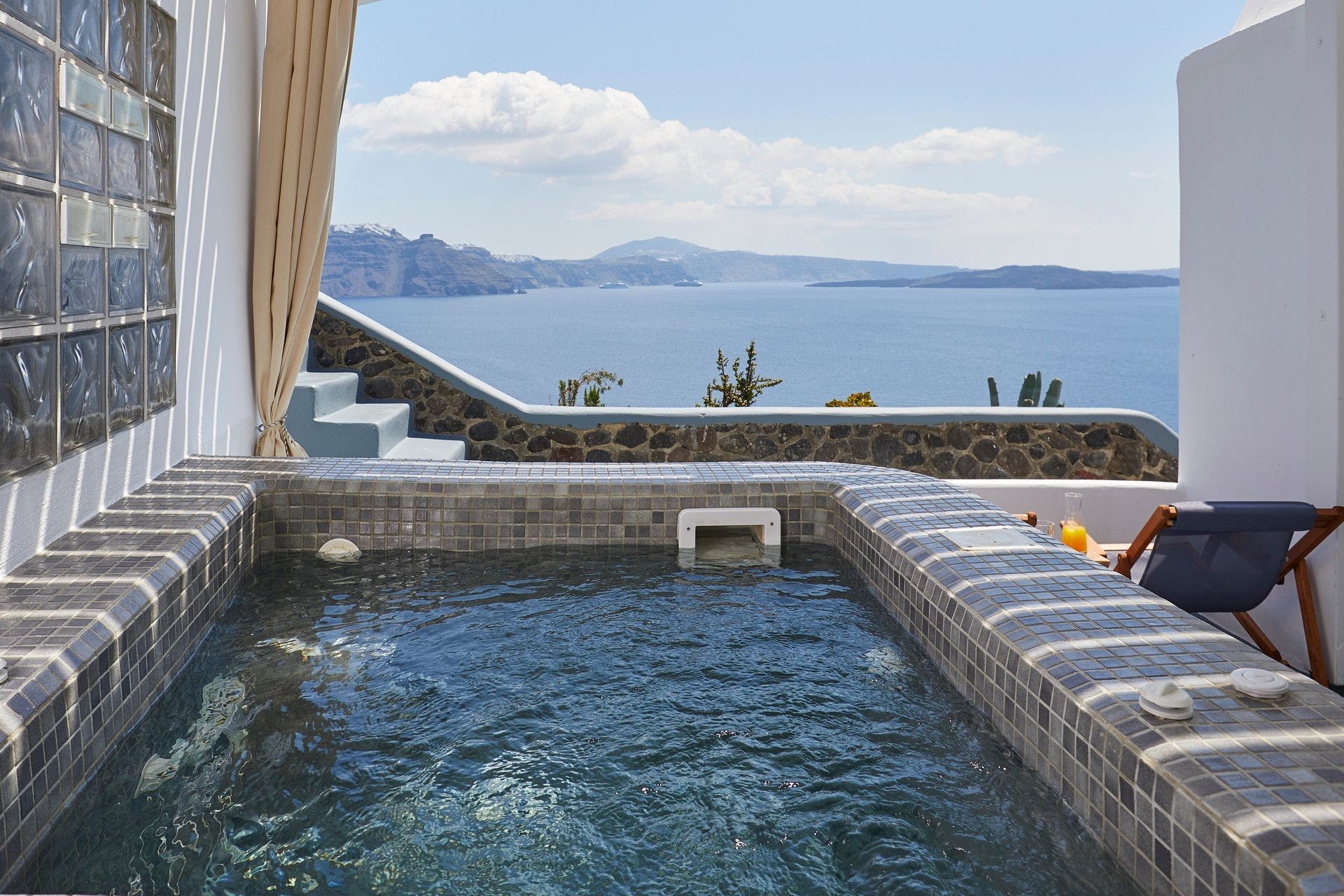 Villa Kyanos Pirgos Santorini: Luxury 1-Bedroom Apartment with Seaview and Hot Tub, Santorini