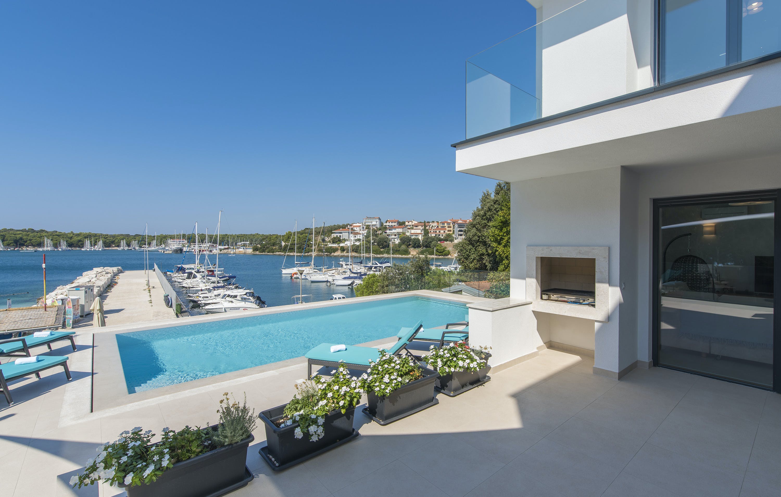 Villa Banjole Pjescana: Spacious 4-Bedroom Apartment with Pool and Tennis Court, Istria