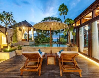 Villa Batu Belig: Luxury 2-Bedroom Apartment with Infinity Pool and Sea Views, Bali