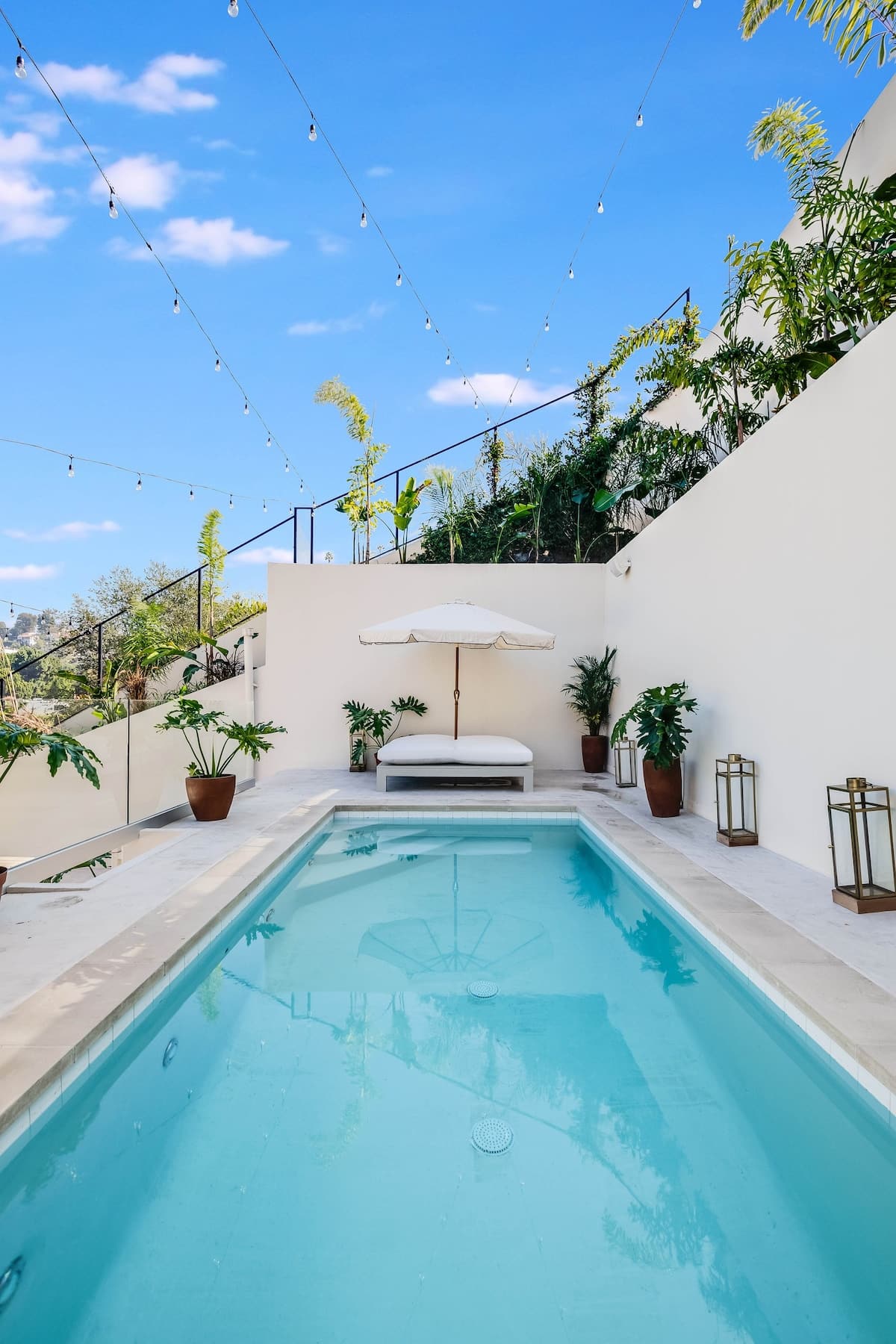 Villa Alba Beachwood Hollywood Hills: Luxury 3-Bedroom Villa with Private Pool and Mountain Views, Hollywood Hills
