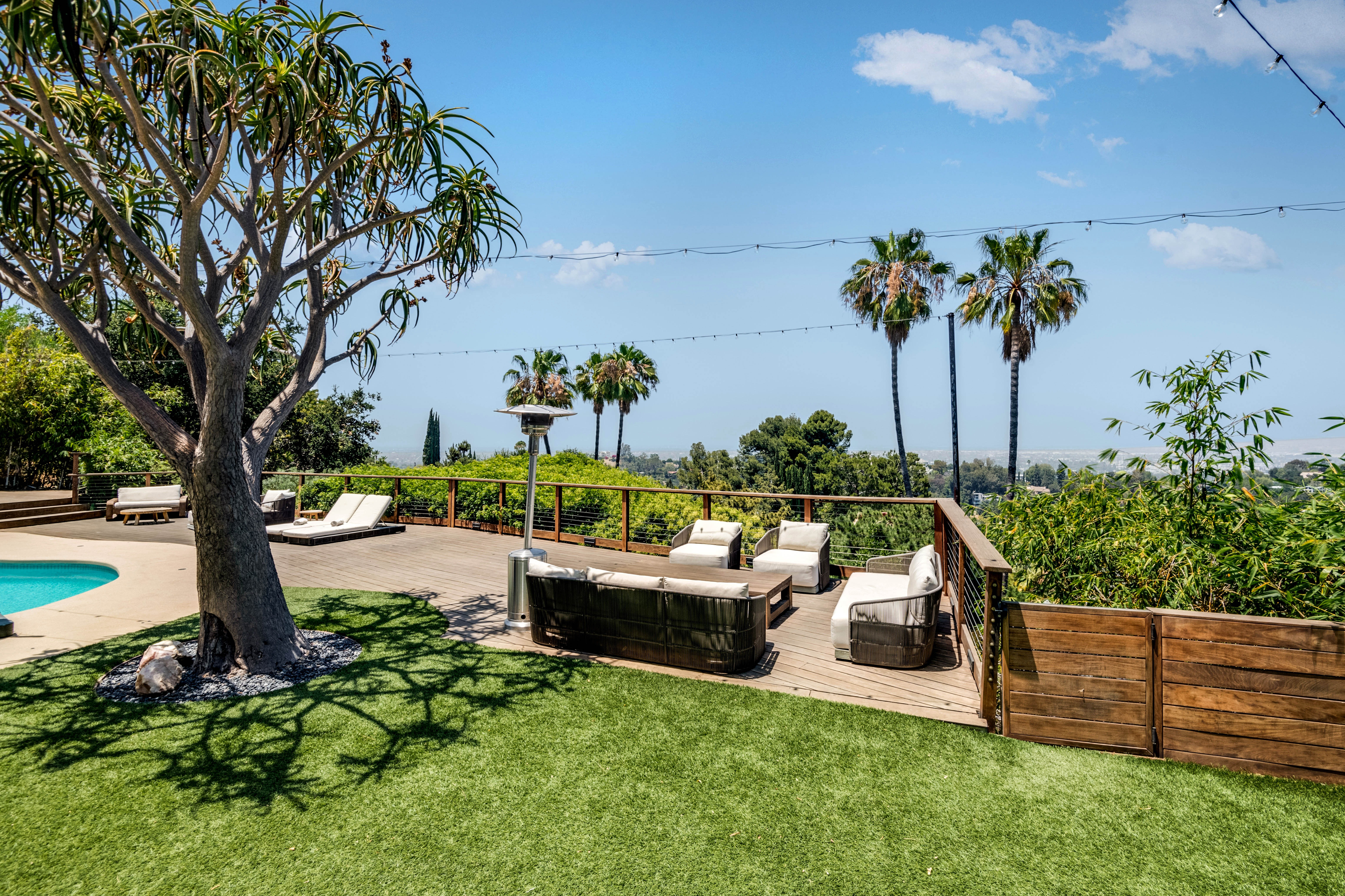 Villa Cahuenga Studio City: Luxury 5-Bedroom Villa with Pool and Hot Tub, Studio City
