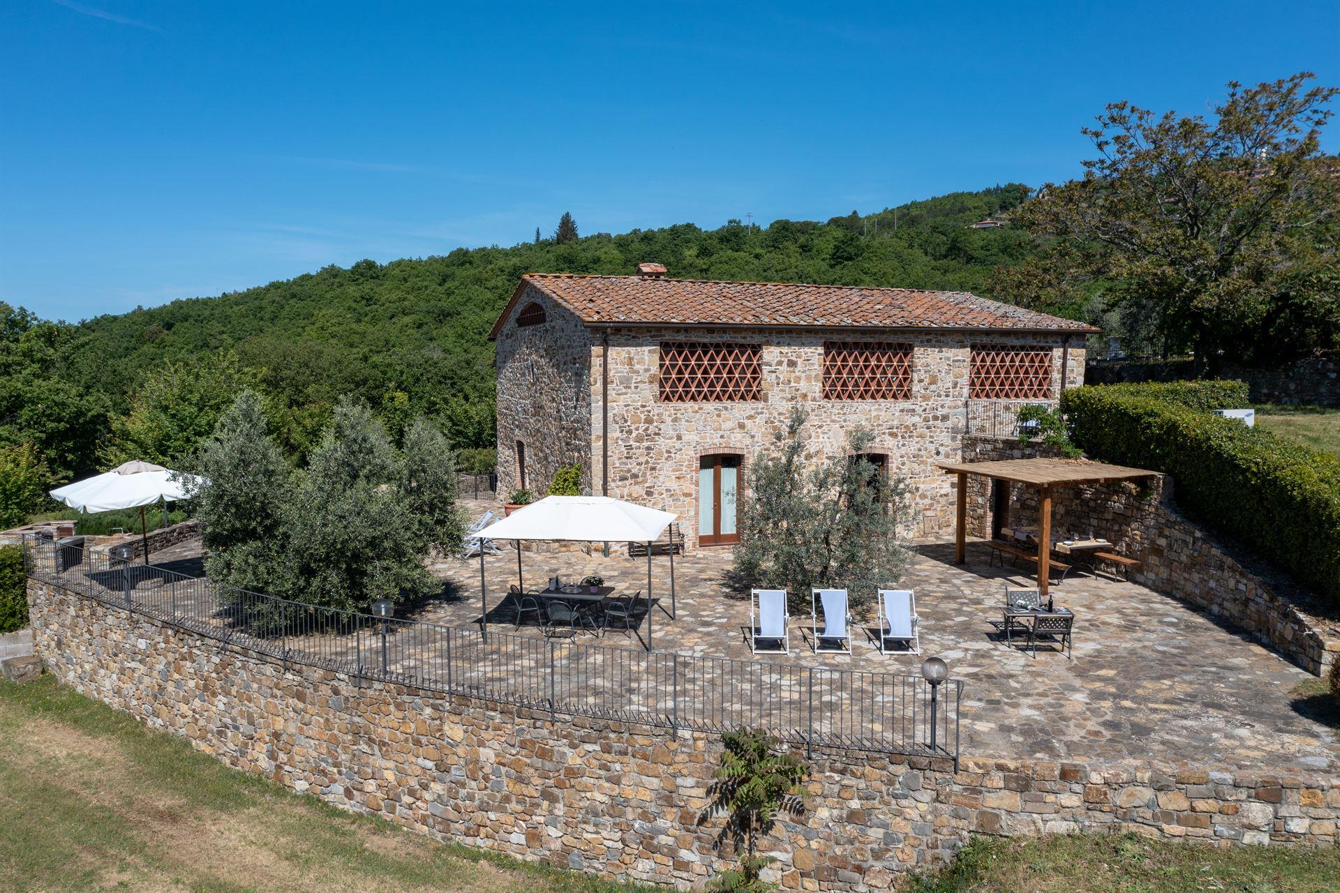 Villa Calanchi Castellina: Luxury 4-Bedroom Villa with Shared Pool in Chianti Countryside