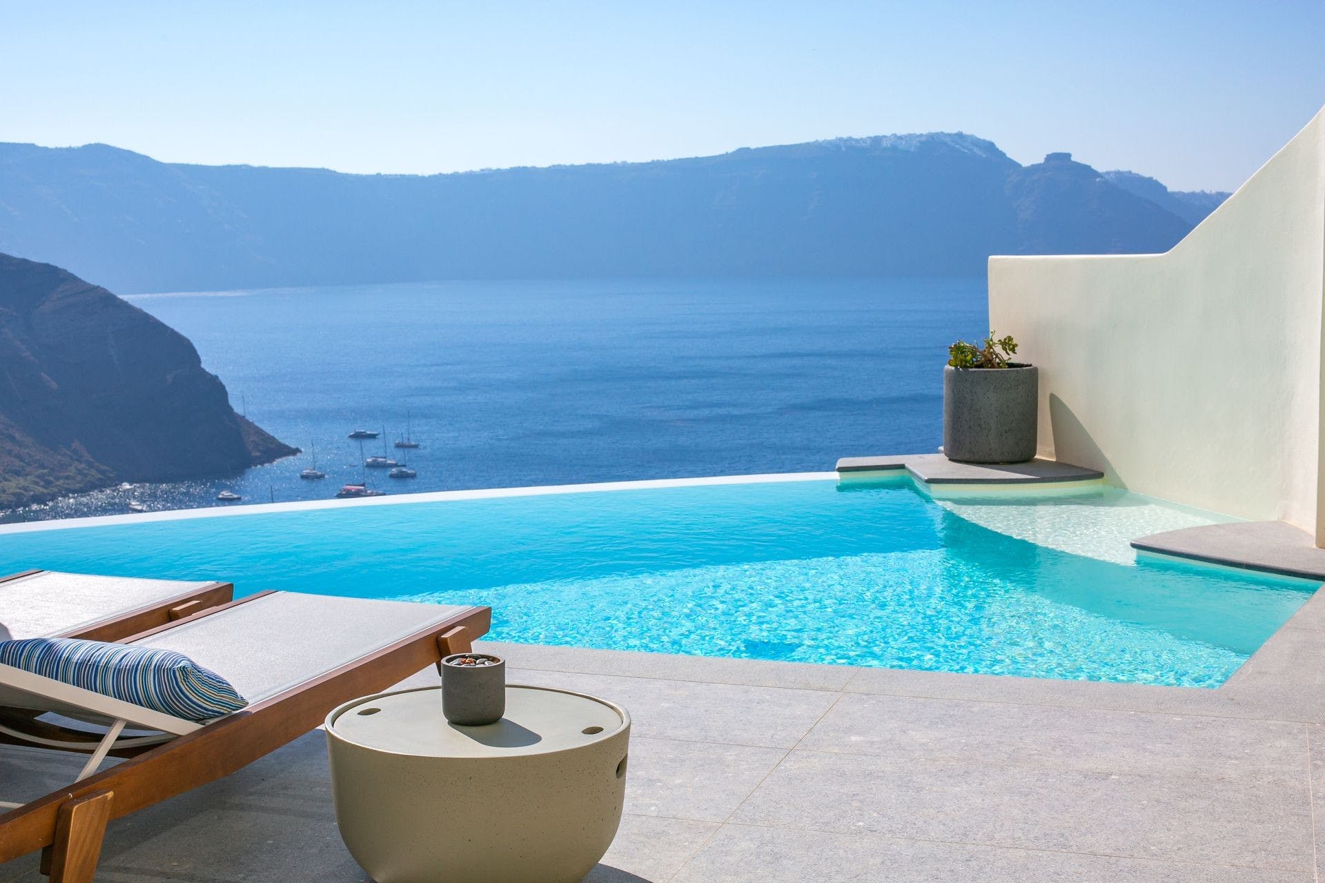 Villa Ostria Vlychada Santorini: Elegant 3-Bedroom Apartment with Infinity Pool and Sea Views, Santorini