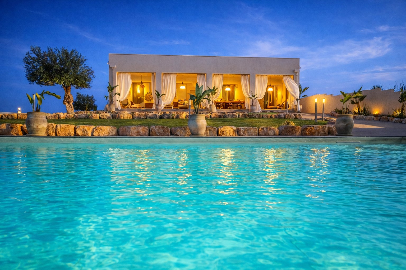 Villa Carrubo Noto Val di Noto 3: Luxury 3-Bedroom Villa with Private Pool and Sea Views, Val di Noto