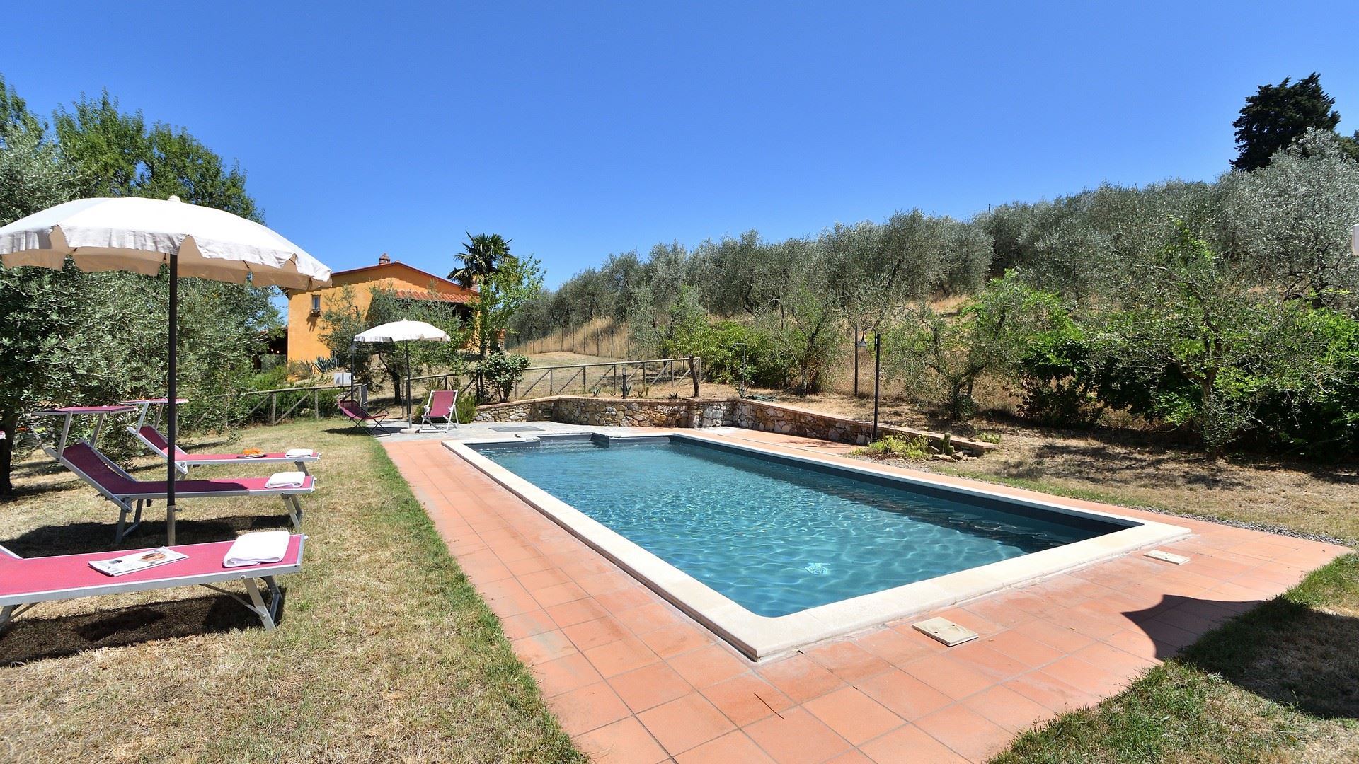 Villa Chianella Lucignano: Luxury 6-Bedroom Villa with Private Pool and Air-Con, Val di Chiana