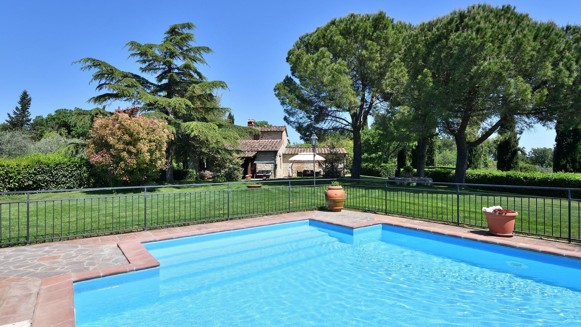 Villa Chiantiello Radda: Luxury 4-Bedroom Villa with Private Pool in Chianti, Tuscany