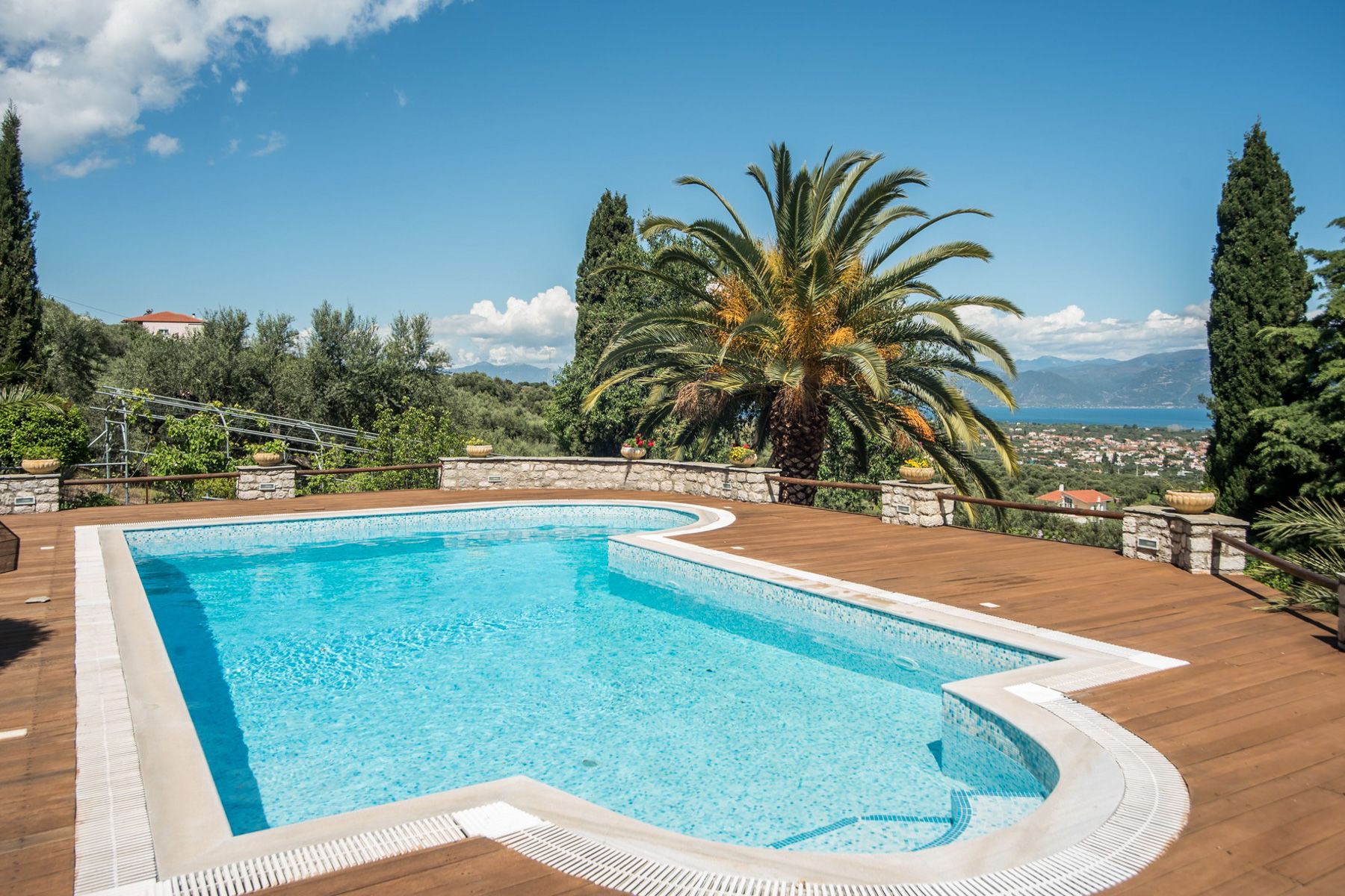 Villa Chrysafi Nerantzies Peloponnese: 2-Bedroom Villa with Spa, Tennis Court & Gulf of Corinth Vie
