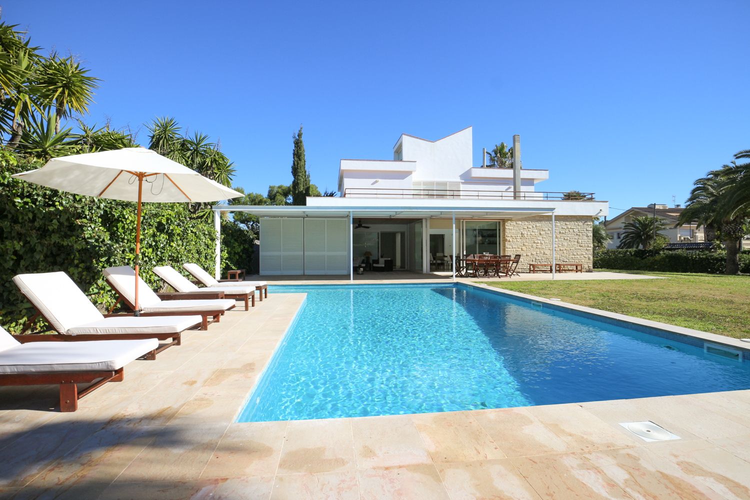 Villa Daurada Vinyet Sitges: 5-Bedroom Villa with Private Pool & Spa Near Sitges Beach, S