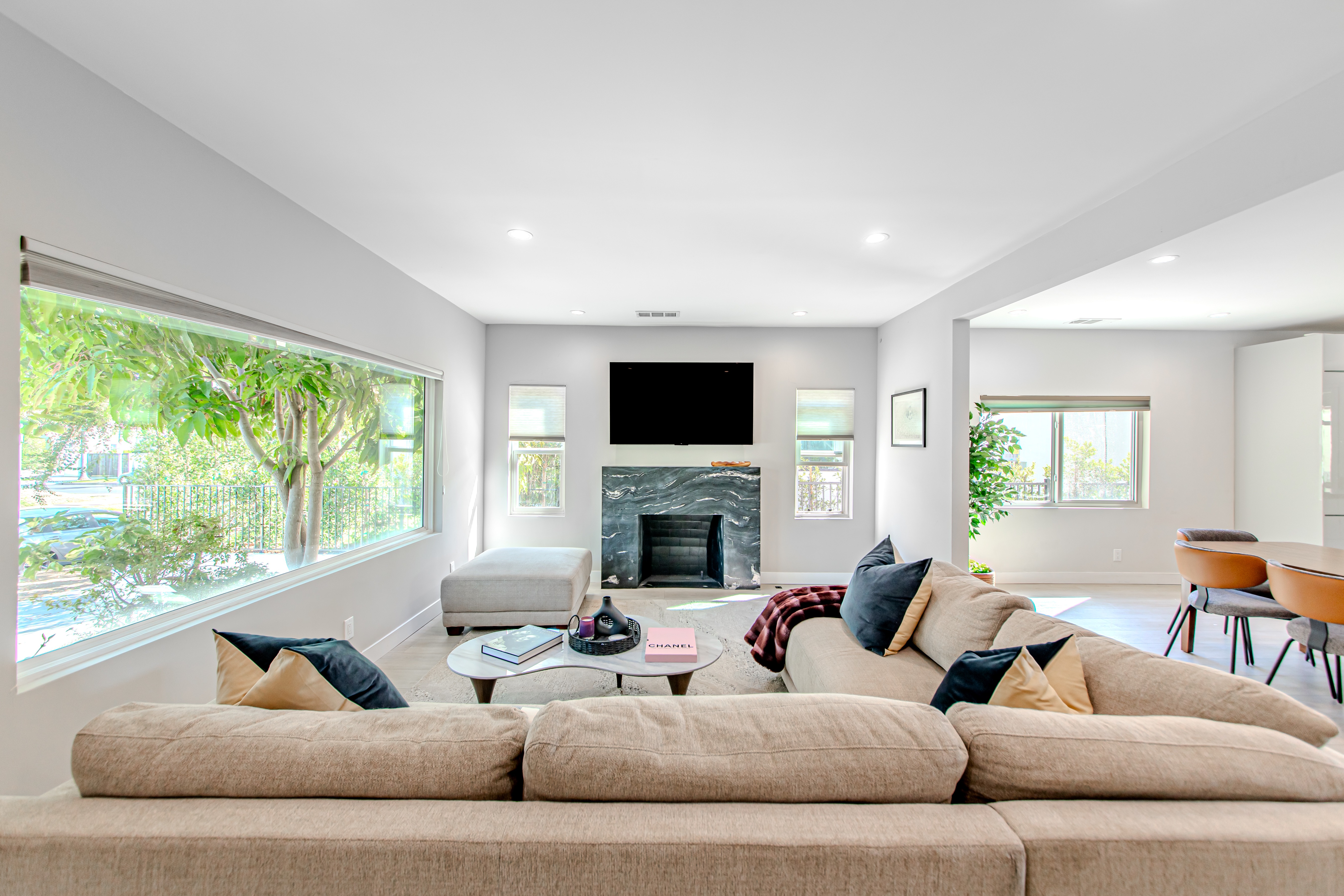 Villa Doheny Westhollywood: Luxury 4-Bedroom Villa with Heated Pool and Tennis Court, West Hollywood