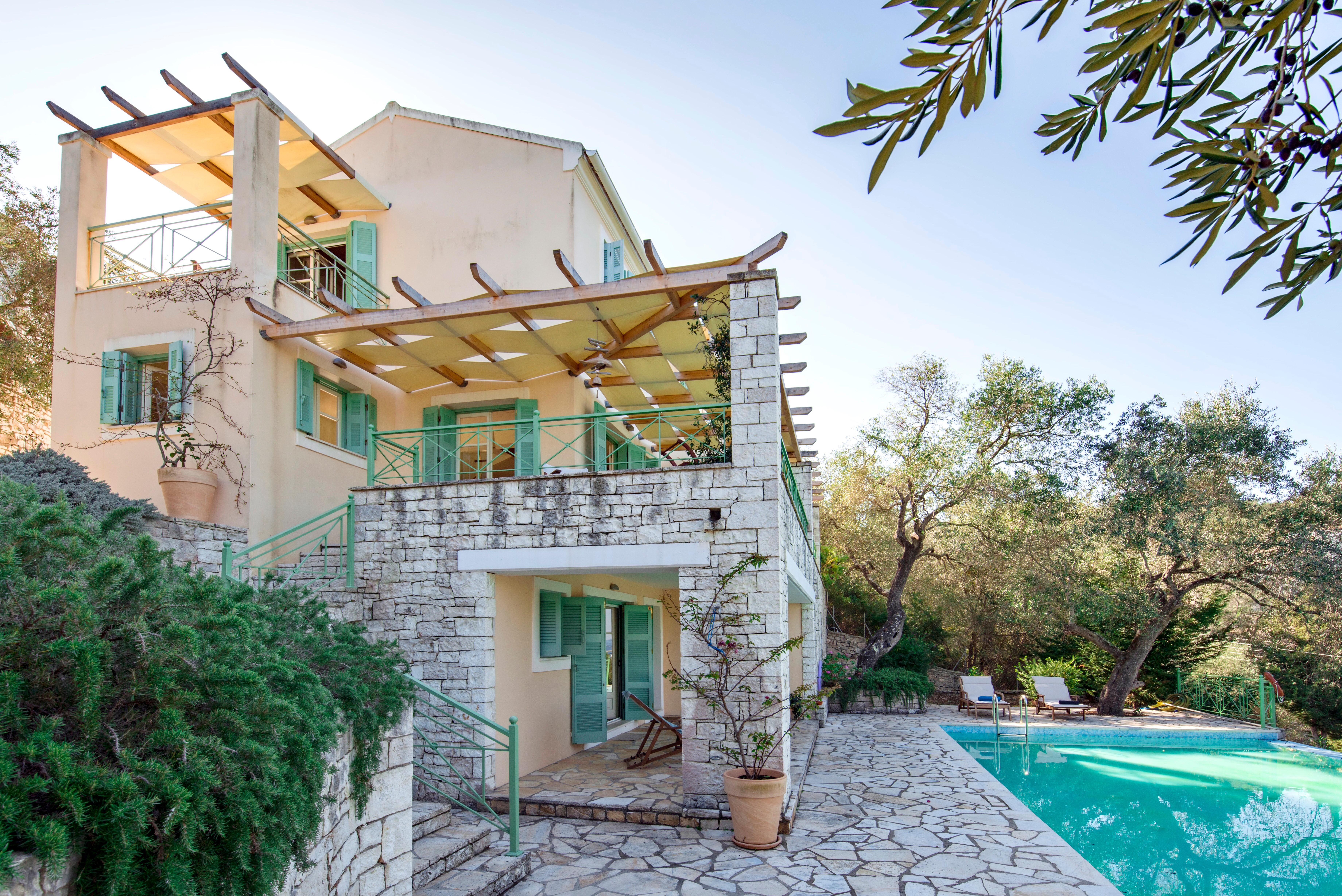 Villa Elia Gaios: Stylish 3-Bedroom Apartment with Infinity Pool and Sea Views, Paxi