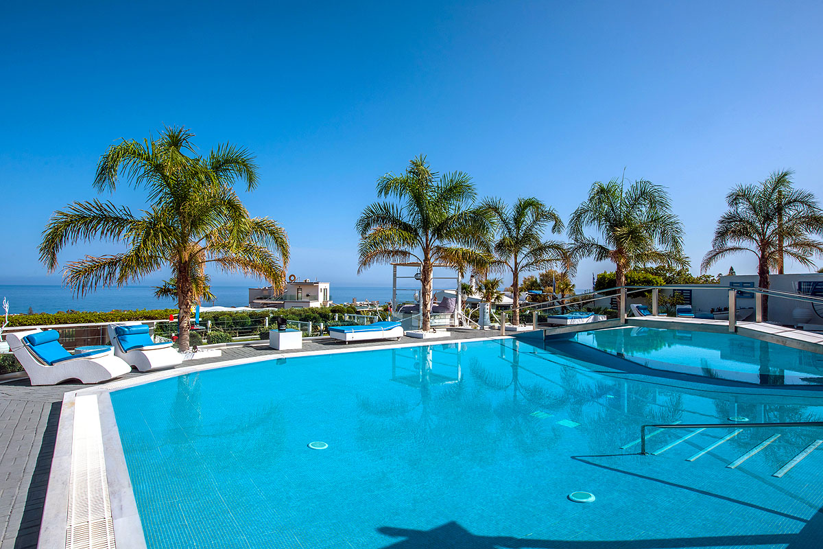 Villa Ostria Kitsos Greece: Spacious 4-Bedroom Apartment with Seaview and Pool, Crete