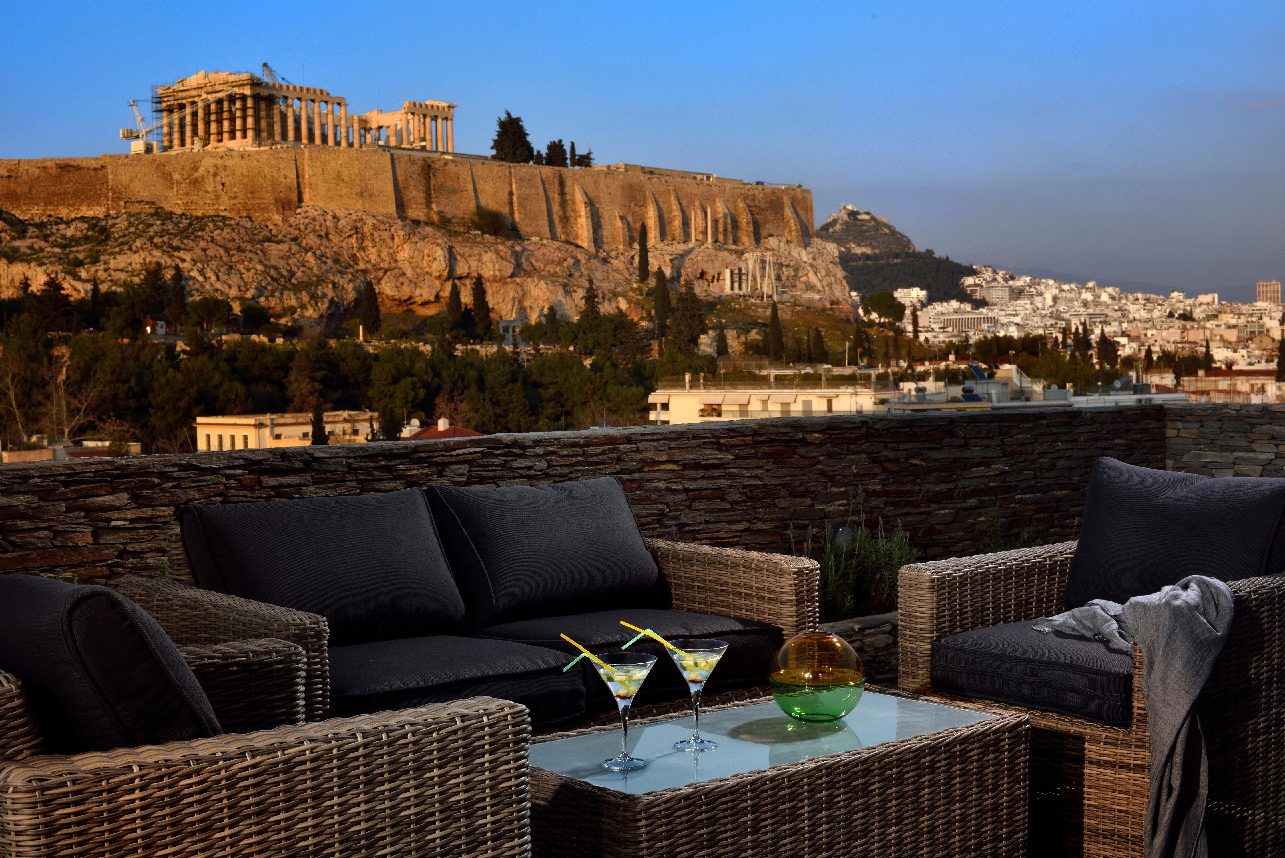 Villa Lysias Kaisariani Athens: 3-Bedroom Luxury Apartment with Hot Tub and Seaview, Athens