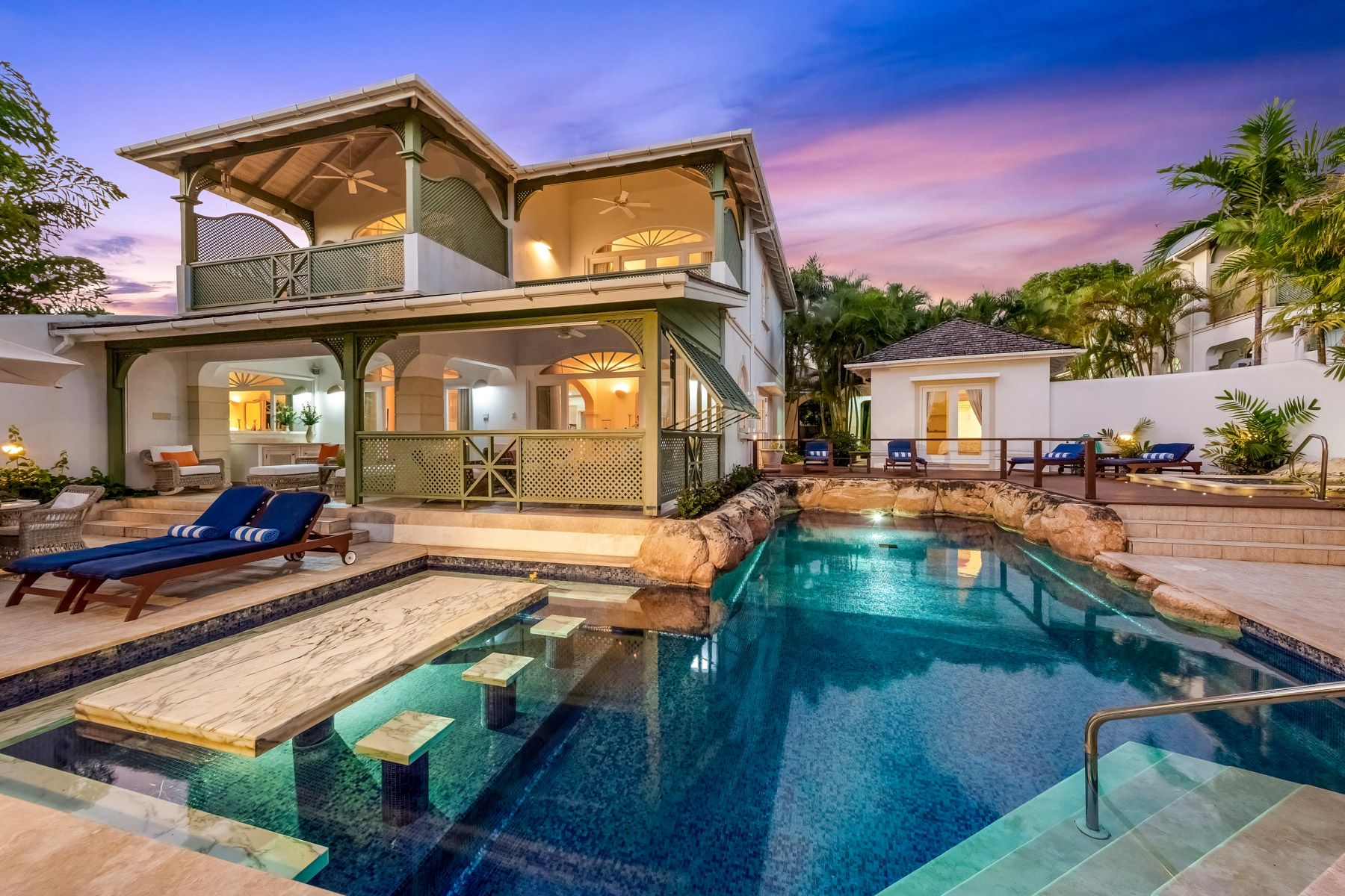 Villa Flamboyant Spyglass Sugar Hill: 4-Bedroom Beachfront Villa with Infinity Pool in Sugar Hill,