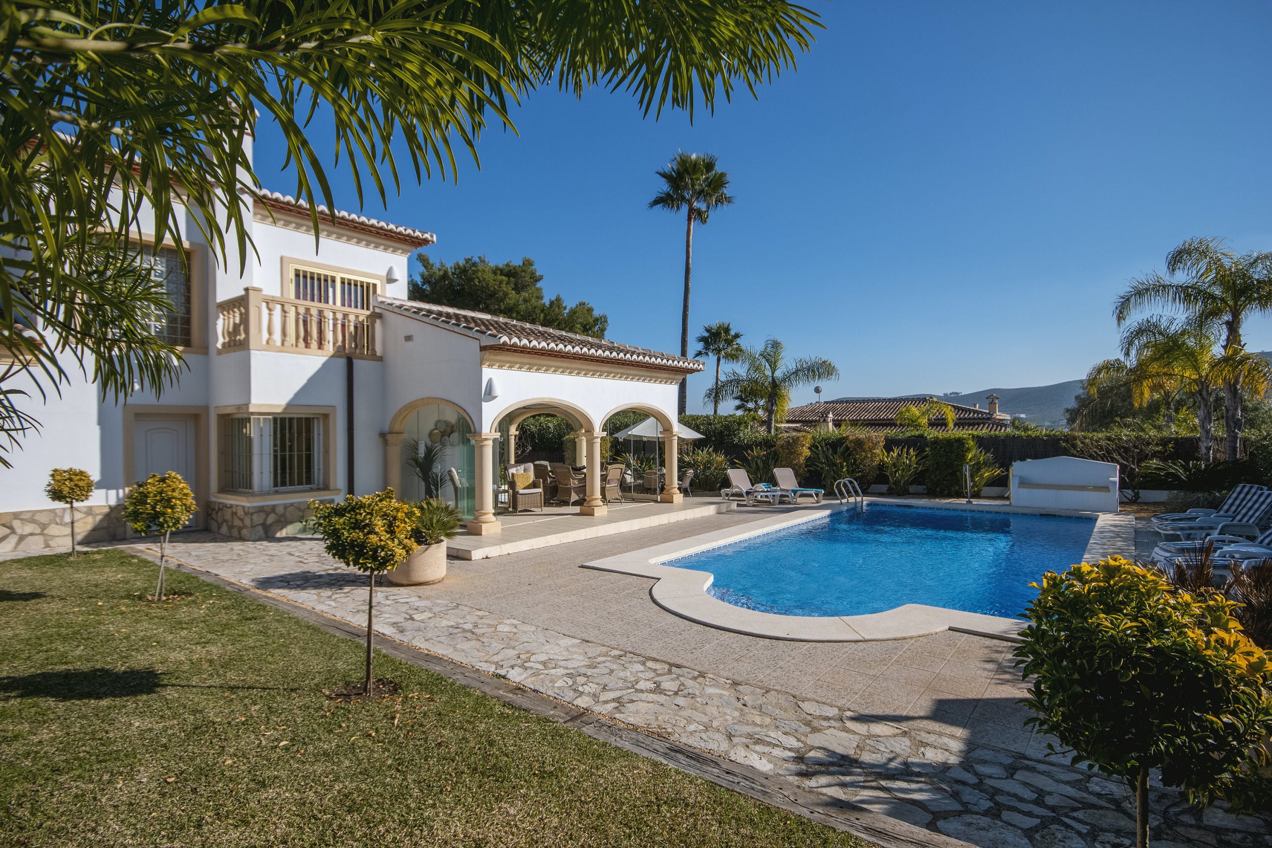 Villa Garrofer Jávea: Charming 3-Bedroom Apartment with Pool and Sea Views, Jávea