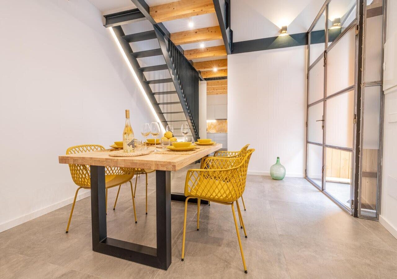 Villa Garrover Raiguer: Charming 2-Bedroom Apartment with Shared Pool and Sea Views, Raiguer Mallorca