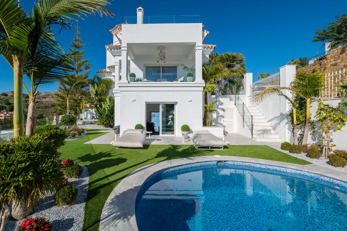 Villa Esmeralda Aloha San Pedro de Alcántara: Luxury 4-Bedroom Villa with Sea Views, San Pedro de Alcántara